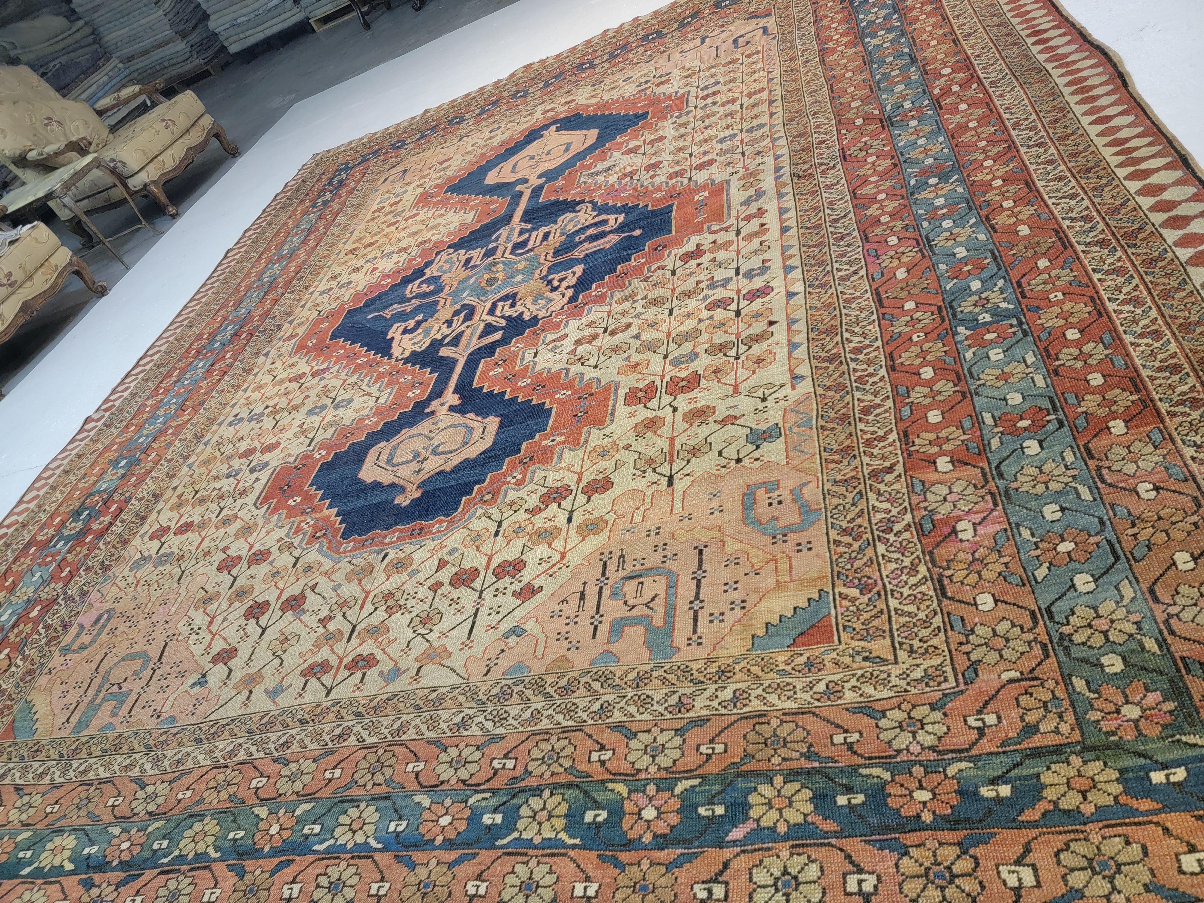 Late 19th Century Antique Persian Serapi Bakhshayesh Rug In Excellent Condition For Sale In Chamblee, GA
