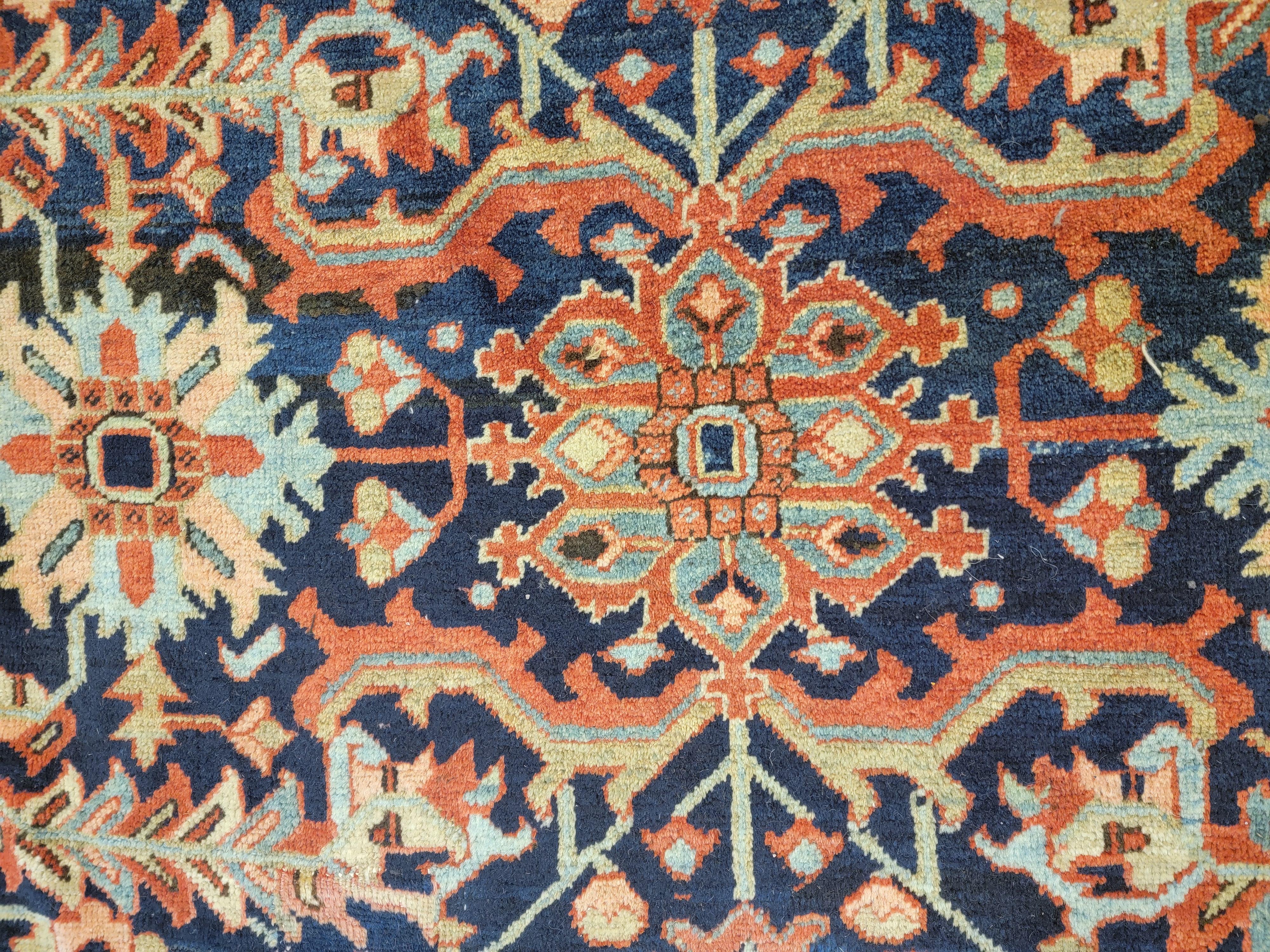 Late 19th Century Antique Persian Serapi Rug In Good Condition For Sale In Chamblee, GA