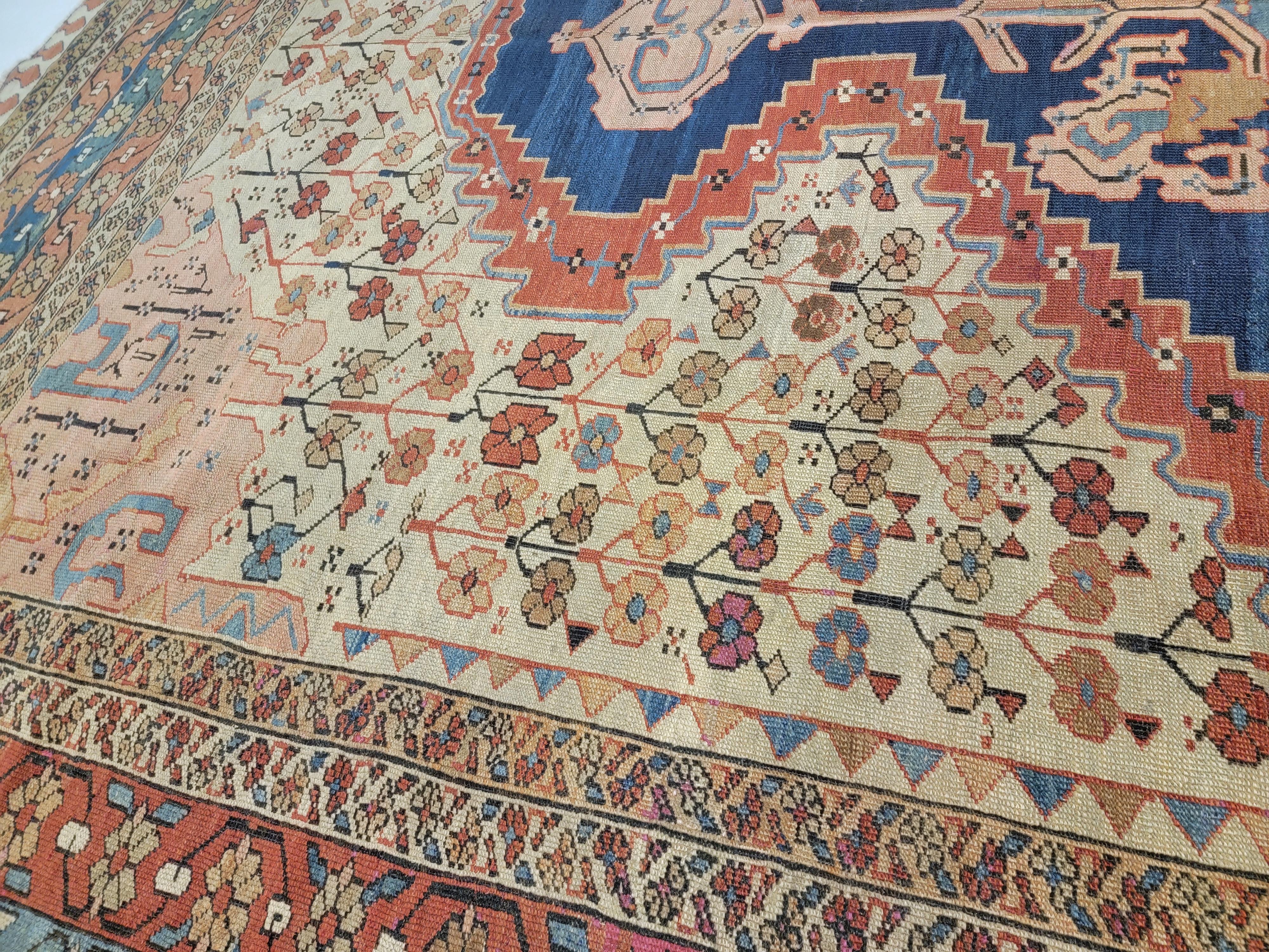 Wool Late 19th Century Antique Persian Serapi Bakhshayesh Rug For Sale