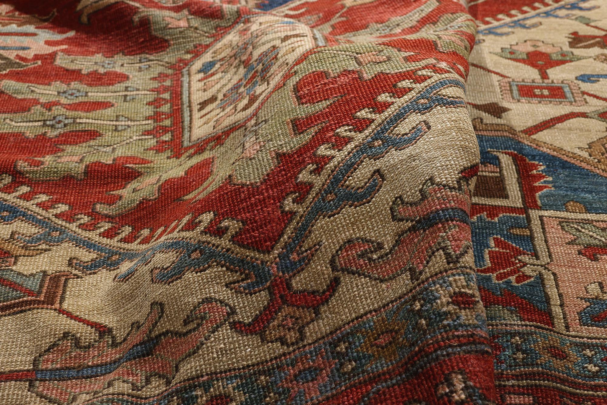 Late 19th Century Antique Persian Serapi Rug with Modern Style For Sale 2
