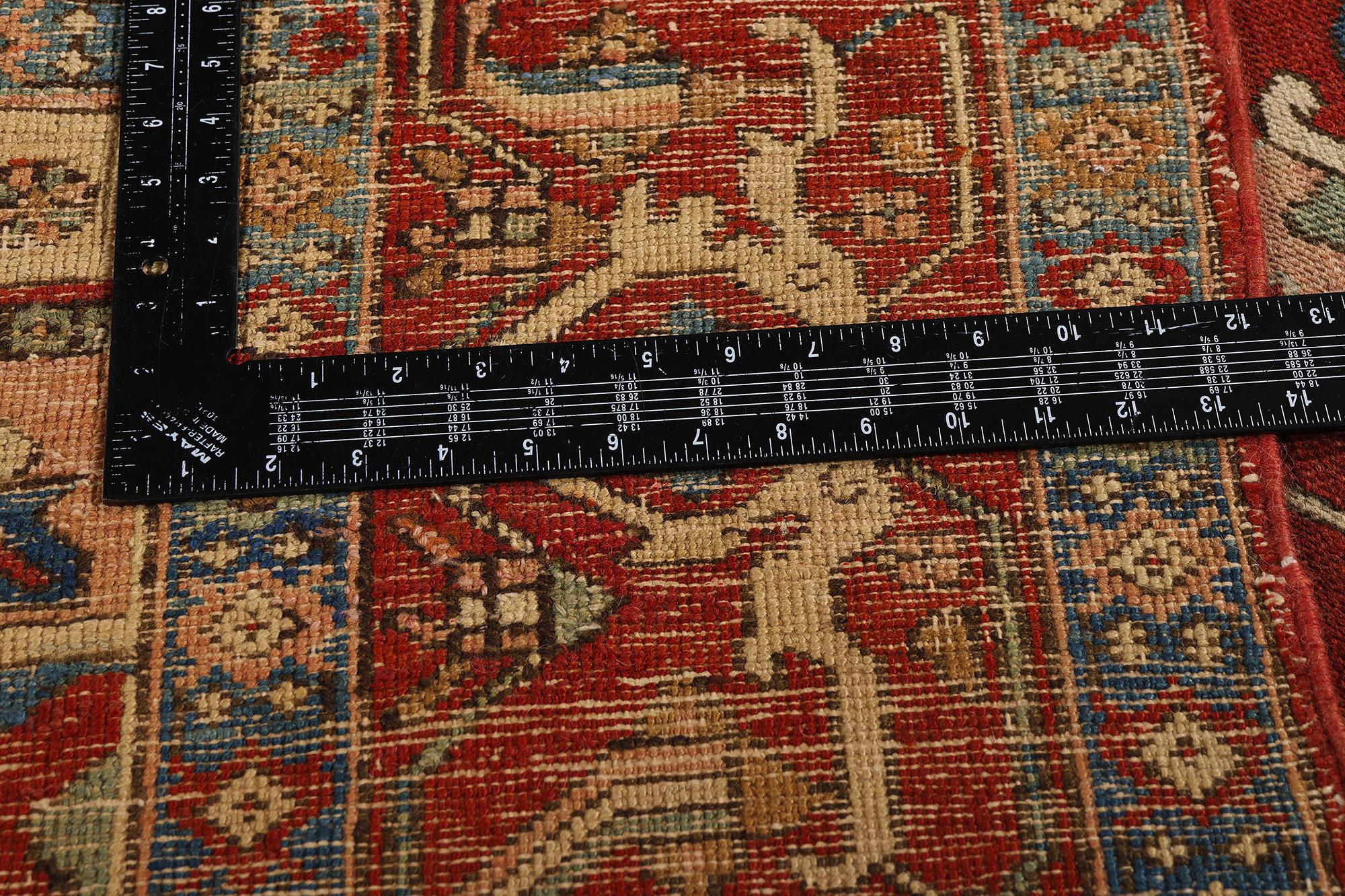 Late 19th Century Antique Persian Serapi Rug with Modern Style For Sale 3