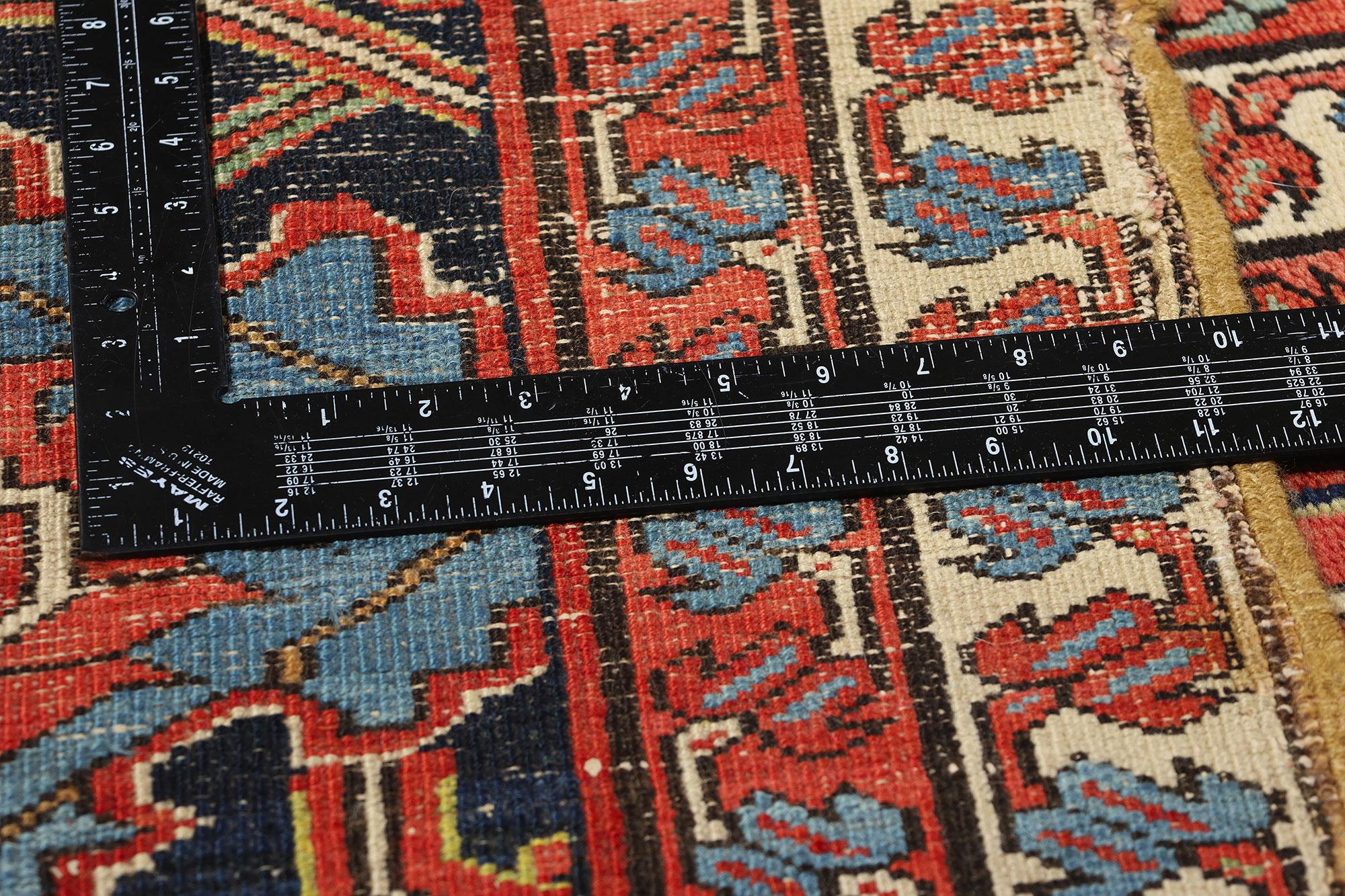 Antiker roter persischer Serapi-Teppich aus dem späten 19. Jahrhundert, 15'11 x 25'11 (20. Jahrhundert) im Angebot