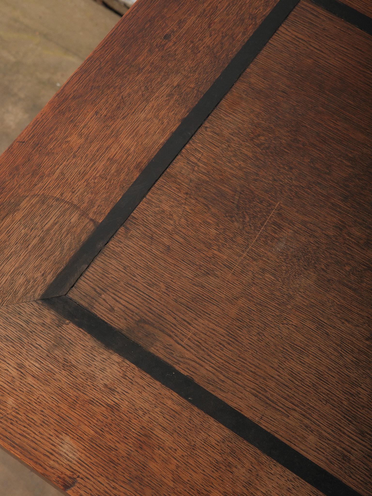 Table en chêne sculpté de la fin du 19e siècle, de style renaissance antique en vente 2