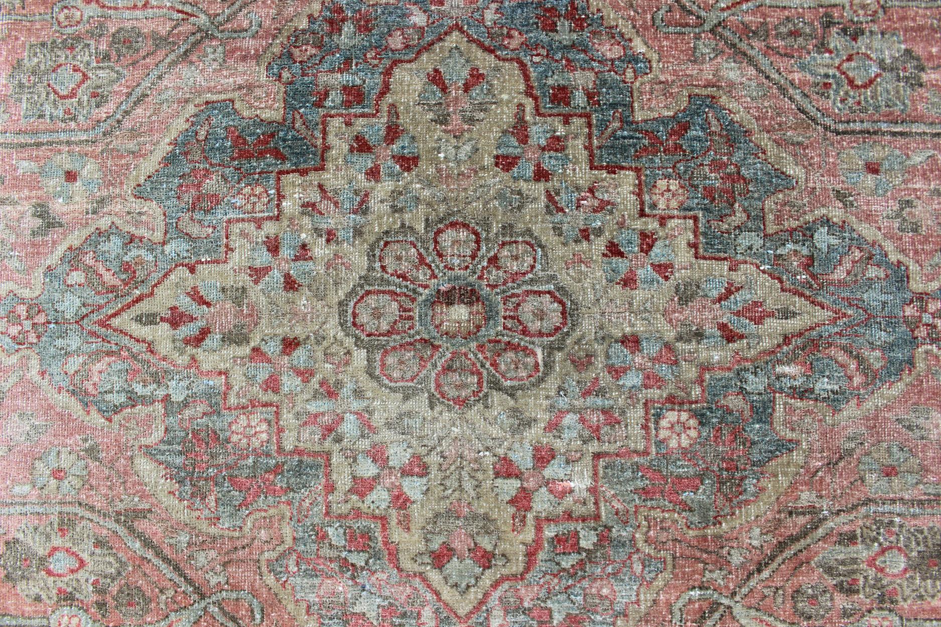 Late 19th Century Antique Sarouk Farahan Rug with Medallion in Light Tones For Sale 3