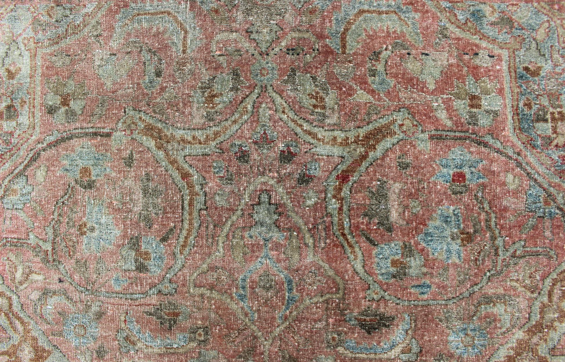 Late 19th Century Antique Sarouk Farahan Rug with Medallion in Light Tones For Sale 5