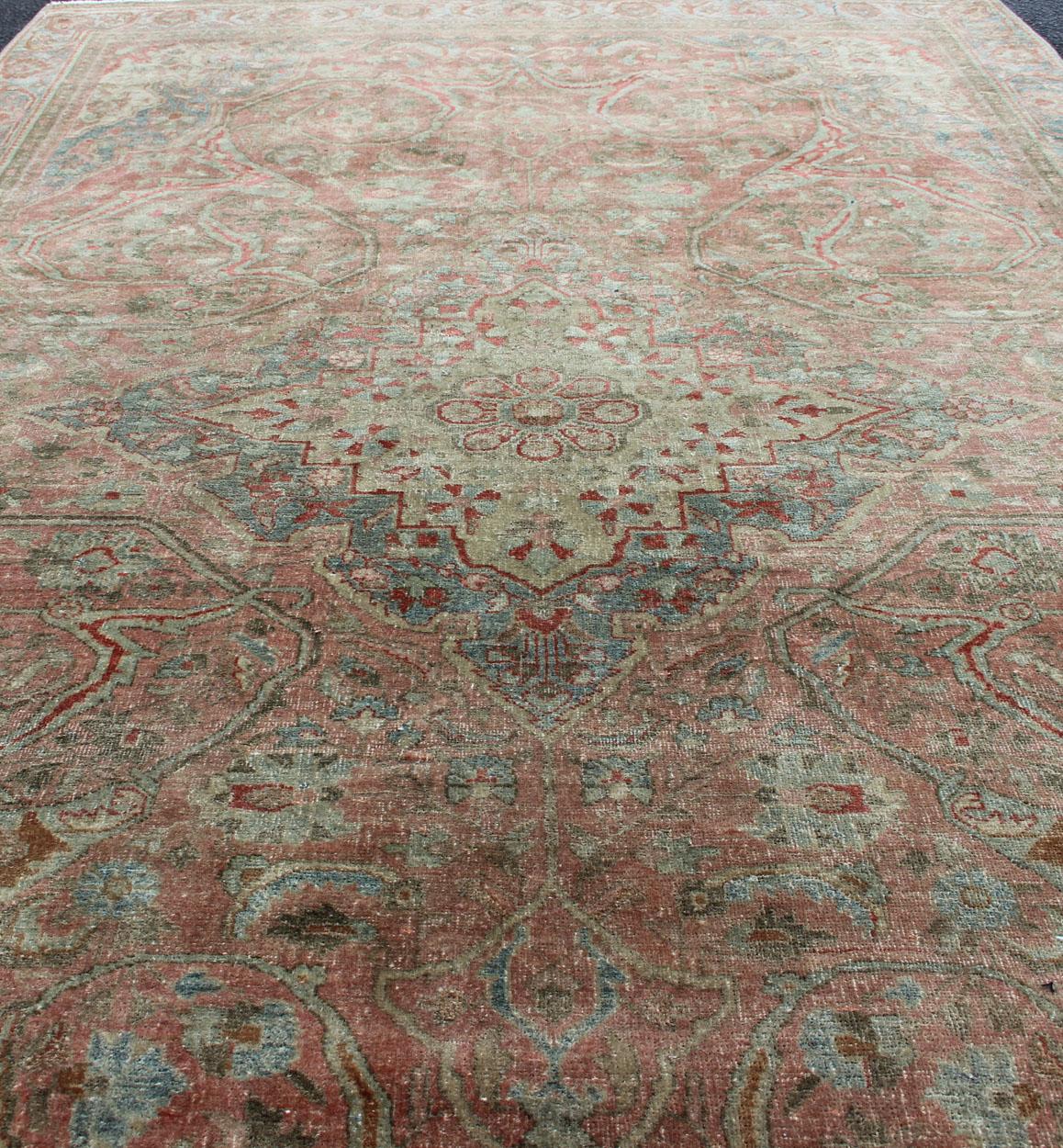 Late 19th Century Antique Sarouk Farahan Rug with Medallion in Light Tones For Sale 7