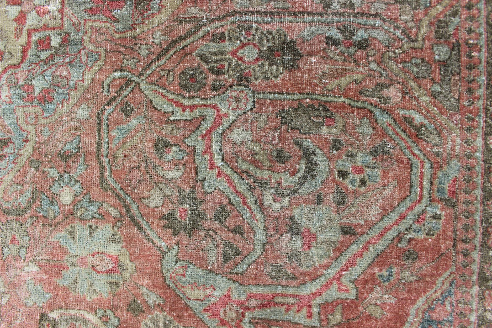 Tappeto Sarouk Farahan antico della fine del XIX secolo con medaglione in tonalità chiare in vendita 9