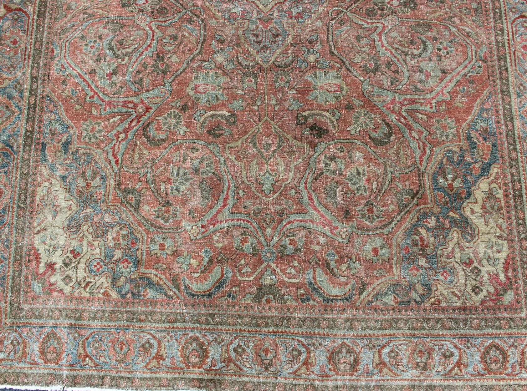 Late 19th Century Antique Sarouk Farahan Rug with Medallion in Light Tones For Sale 11