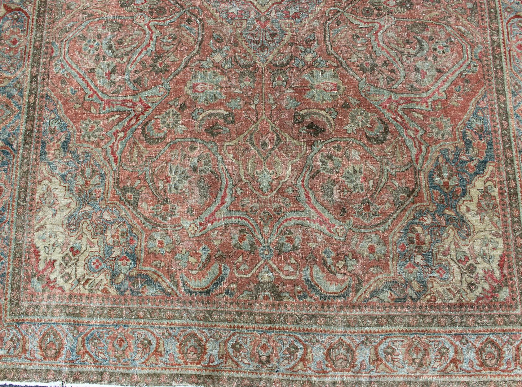 Tappeto Sarouk Farahan antico della fine del XIX secolo con medaglione in tonalità chiare in vendita 11