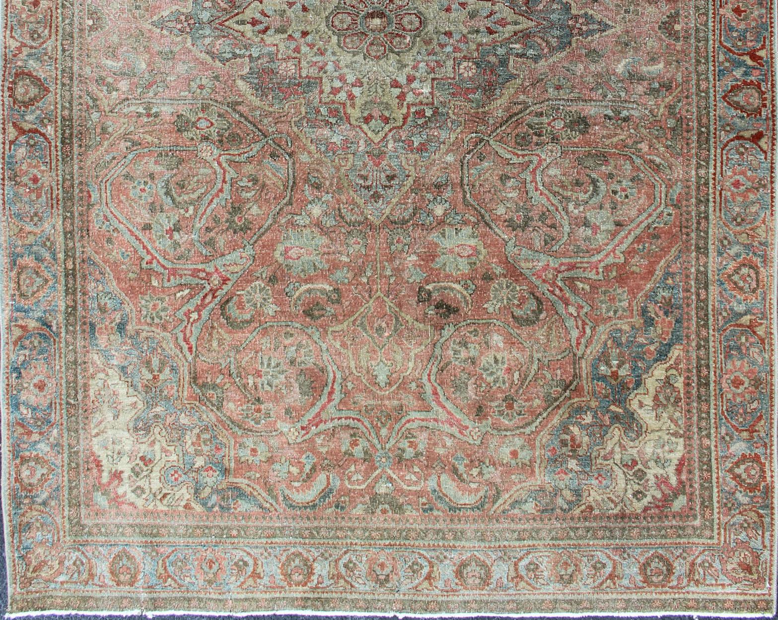 Persian Late 19th Century Antique Sarouk Farahan Rug with Medallion in Light Tones For Sale