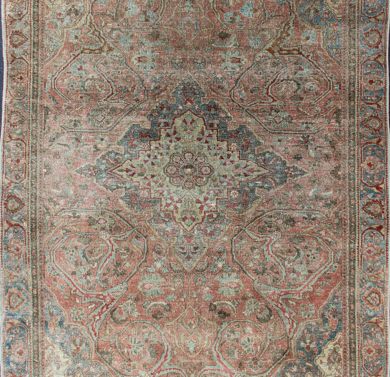 Hand-Knotted Late 19th Century Antique Sarouk Farahan Rug with Medallion in Light Tones For Sale