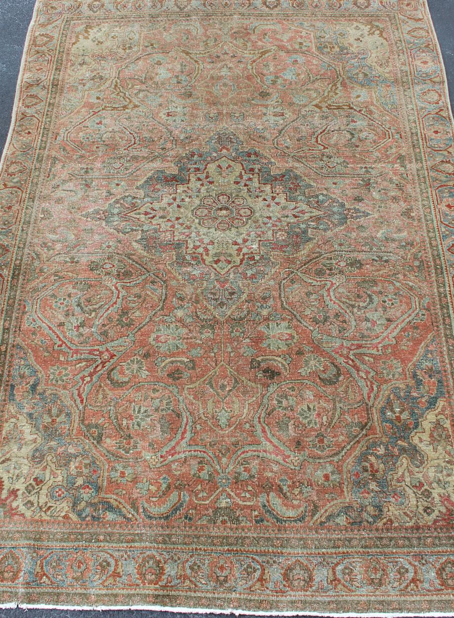 Late 19th Century Antique Sarouk Farahan Rug with Medallion in Light Tones For Sale 1