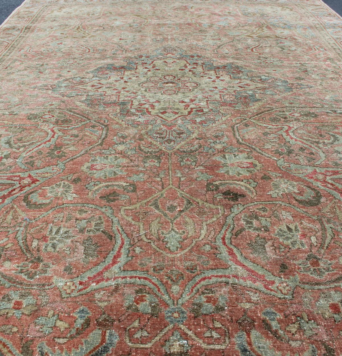 Late 19th Century Antique Sarouk Farahan Rug with Medallion in Light Tones For Sale 2