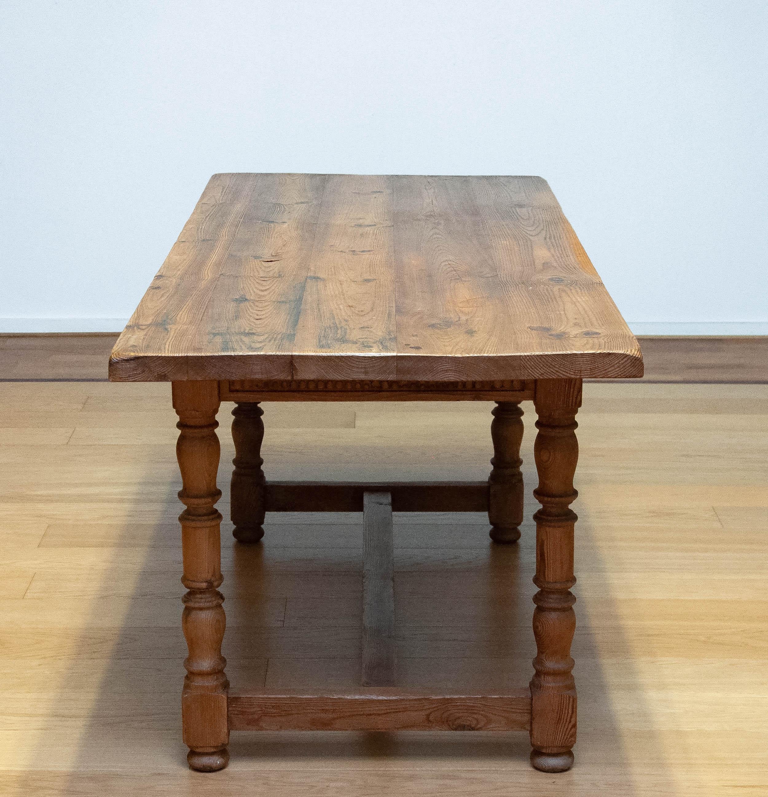 Late 19th Century Antique Swedish Folk Art Farm Country Dining Table In Pine In Good Condition For Sale In Silvolde, Gelderland