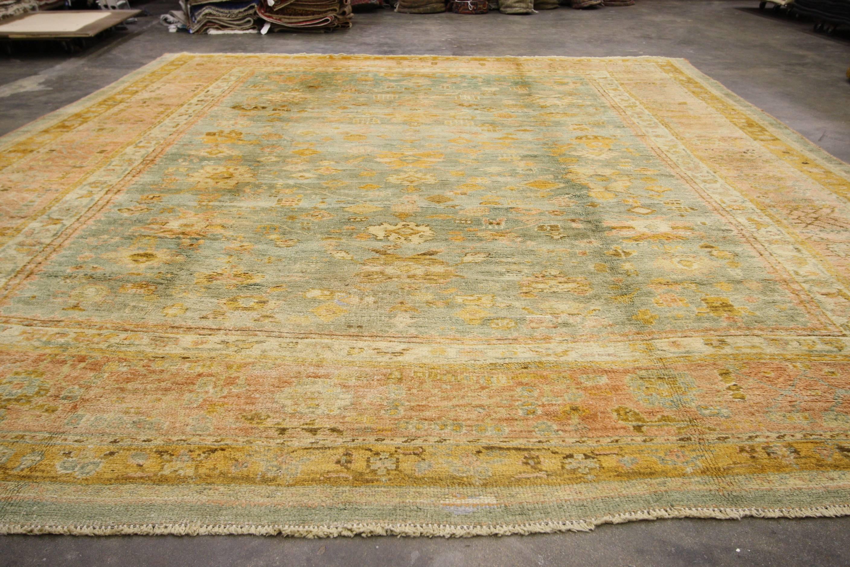 Late 19th Century Antique Turkish Oushak Rug with Time-Softened Colors For Sale 4