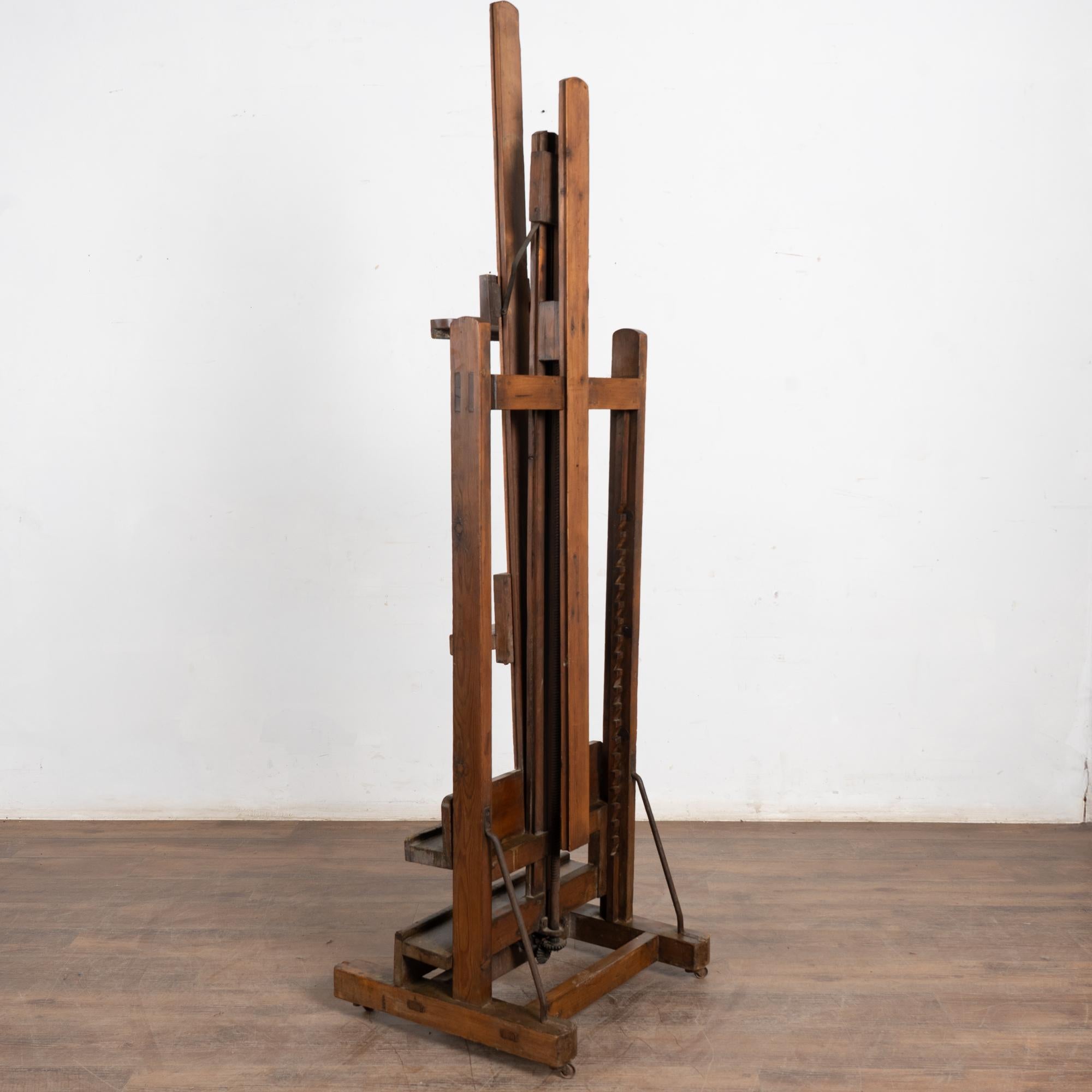 Portoghese Cavalletto da pittore in legno antico della fine del XIX secolo in vendita