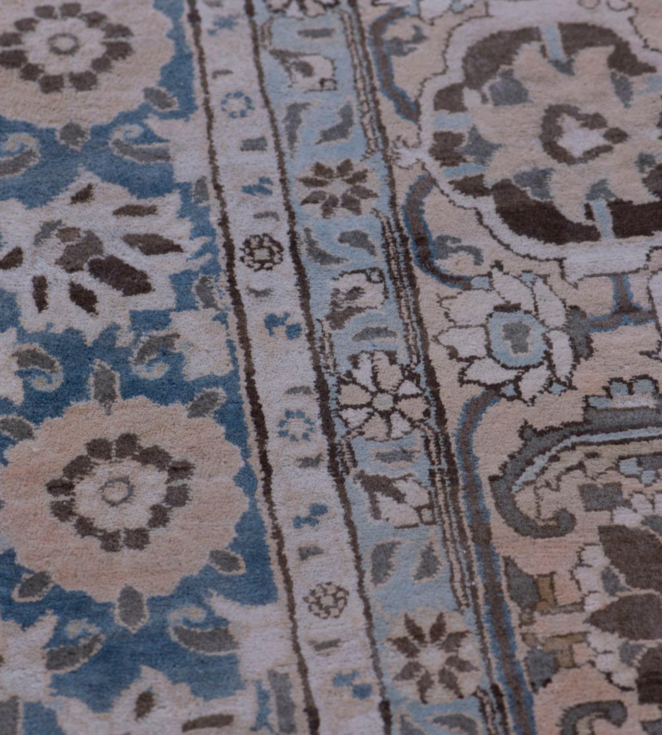 Tapis ancien en laine veramin de la fin du XIXe siècle en vente 3