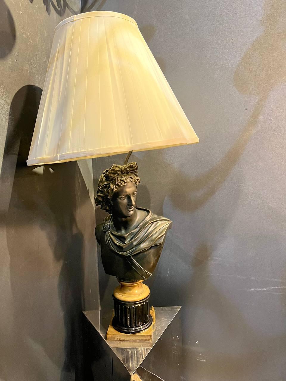 Néoclassique Lampe de table en forme de buste Apollo de la fin du XIXe siècle en vente