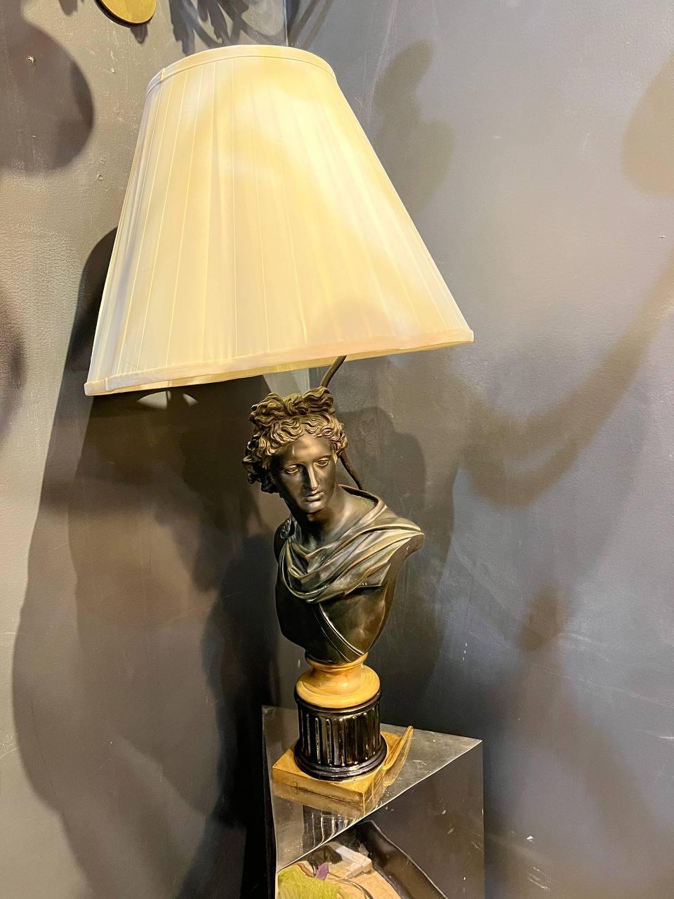 Inconnu Lampe de table en forme de buste Apollo de la fin du XIXe siècle en vente