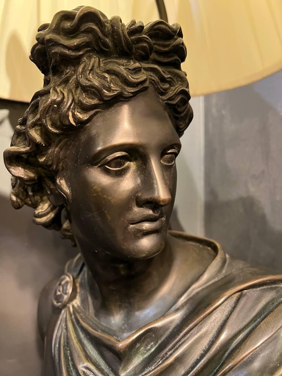 Bronze Lampe de table en forme de buste Apollo de la fin du XIXe siècle en vente