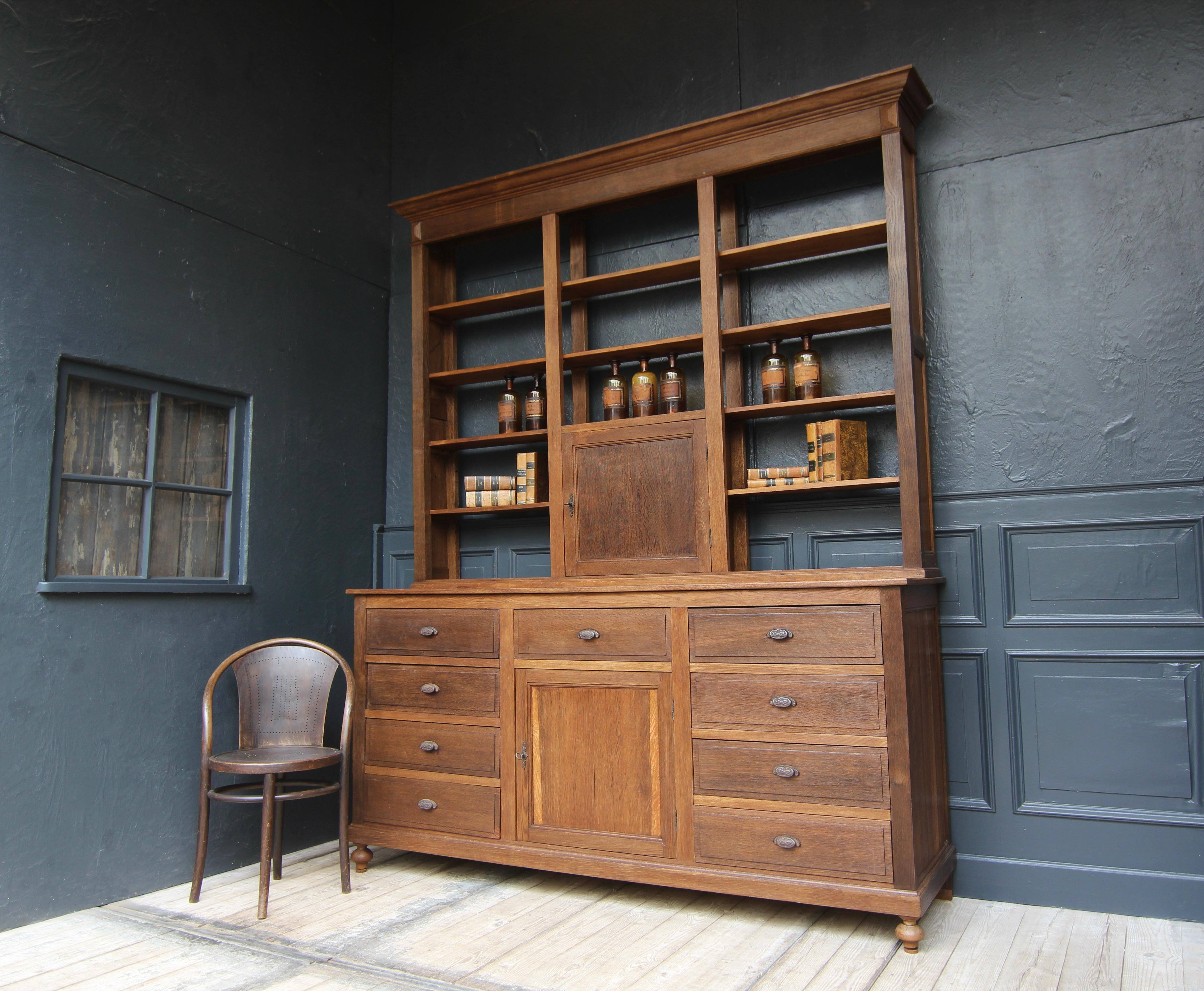 Late 19th Century Apothecary Shop Cabinet In Good Condition For Sale In Dusseldorf, DE