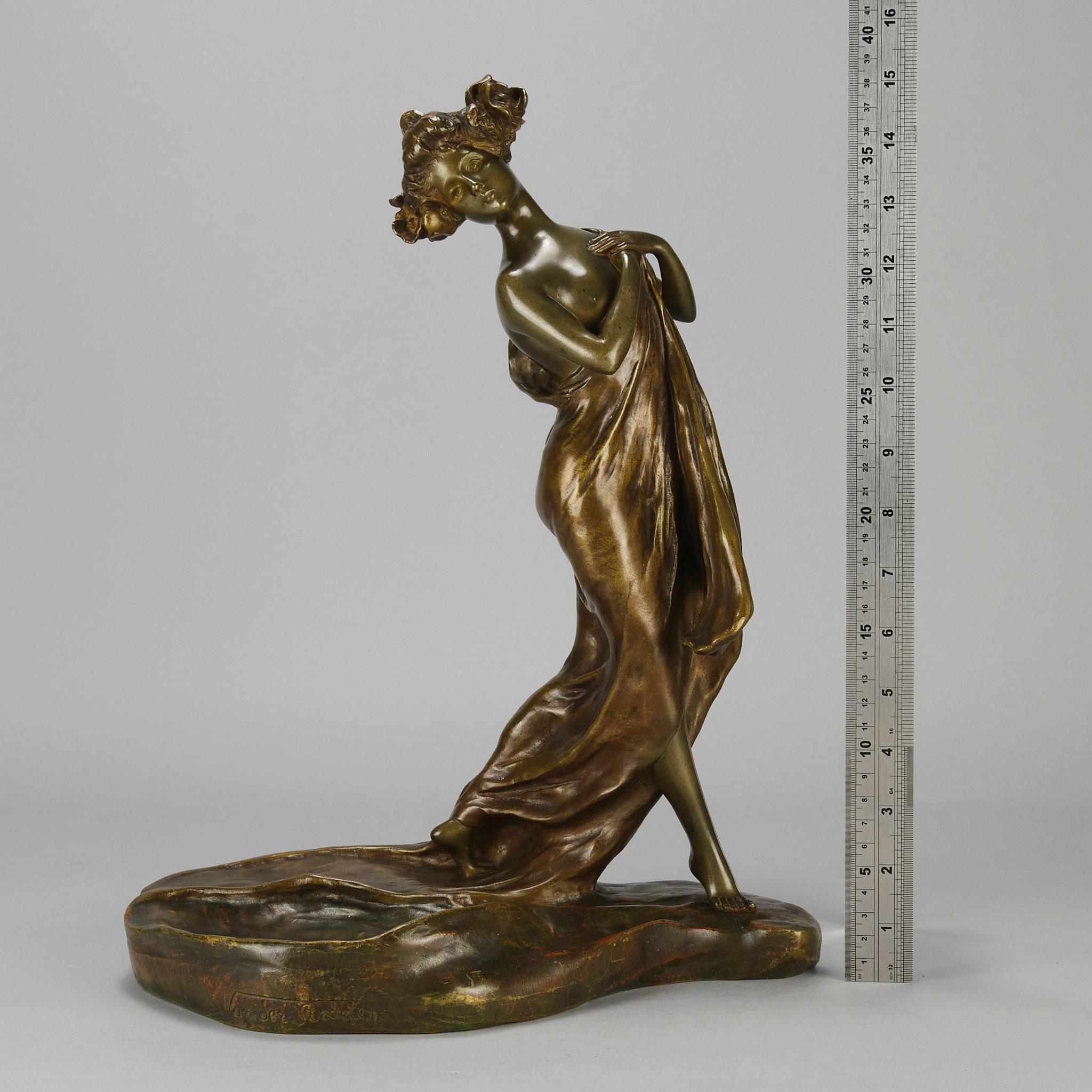 Jugendstil-Bronze „Nouveau-Dame“ aus dem späten 19. Jahrhundert von Georges Van Der Straeten im Angebot 3