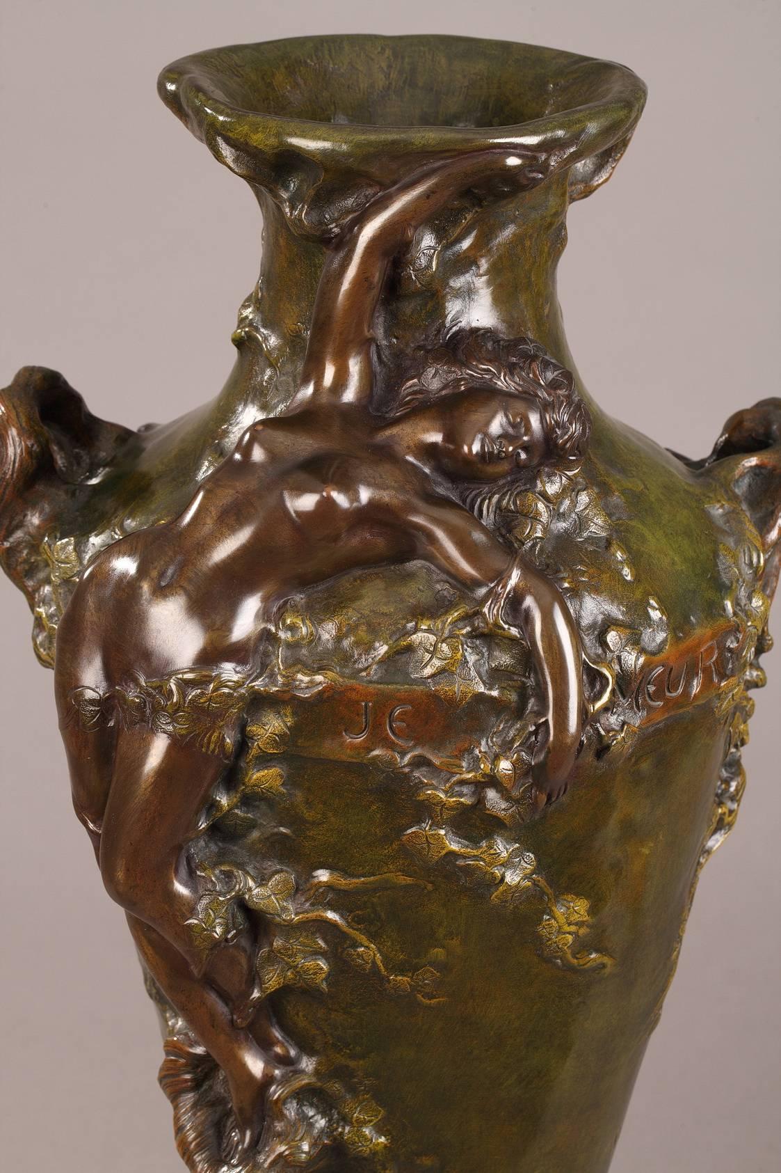 Jugendstilvase aus Bronze des späten 19. Jahrhunderts von Marcel Debut (Art nouveau) im Angebot