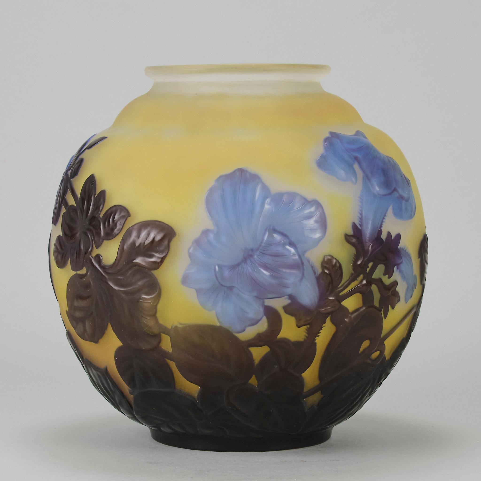 XX secolo Vaso di vetro Art Nouveau della fine del XIX secolo 