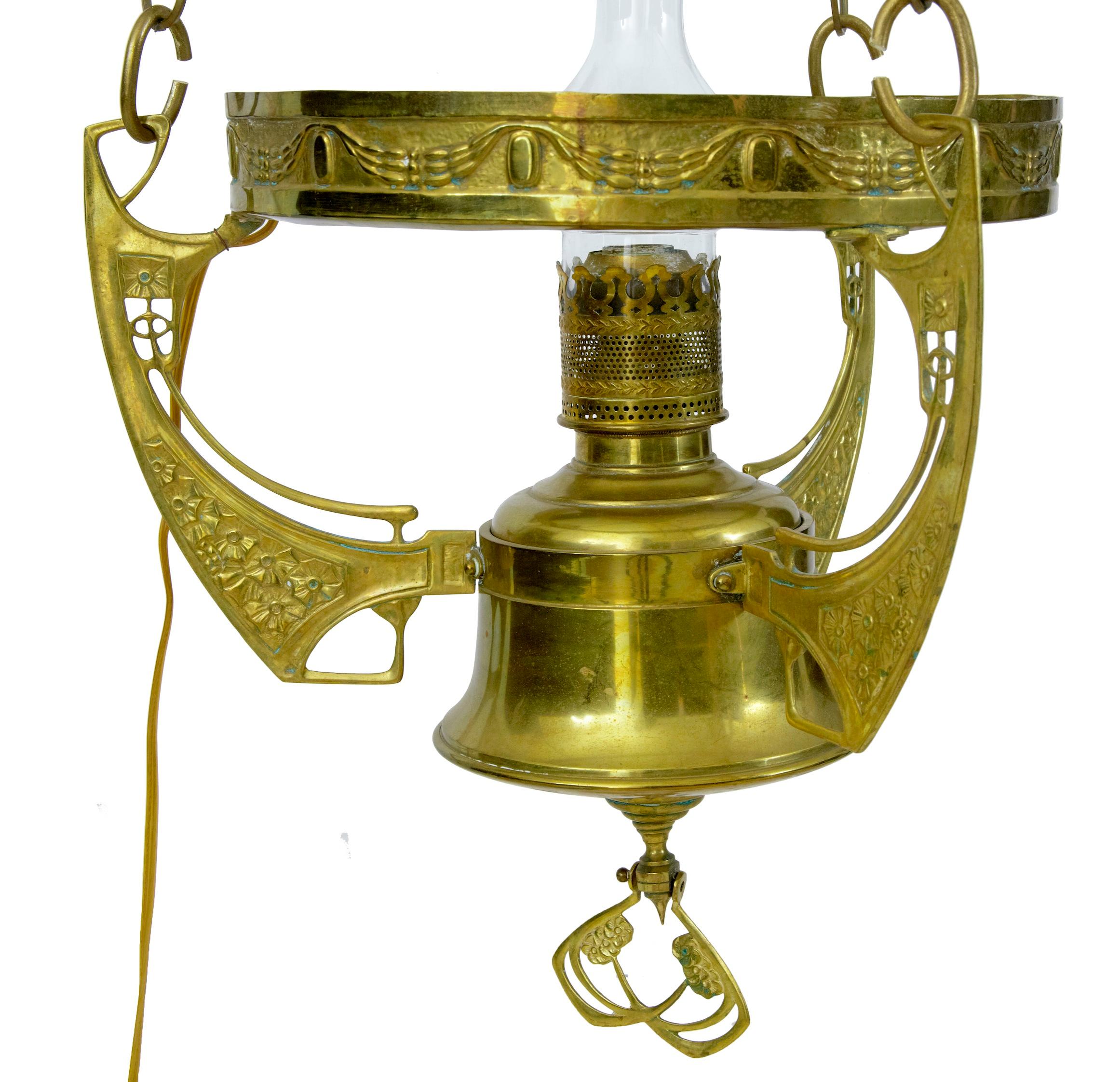 Late 19th Century Arts and Crafts Brass Adjustable Hanging Lamp In Good Condition In Debenham, Suffolk
