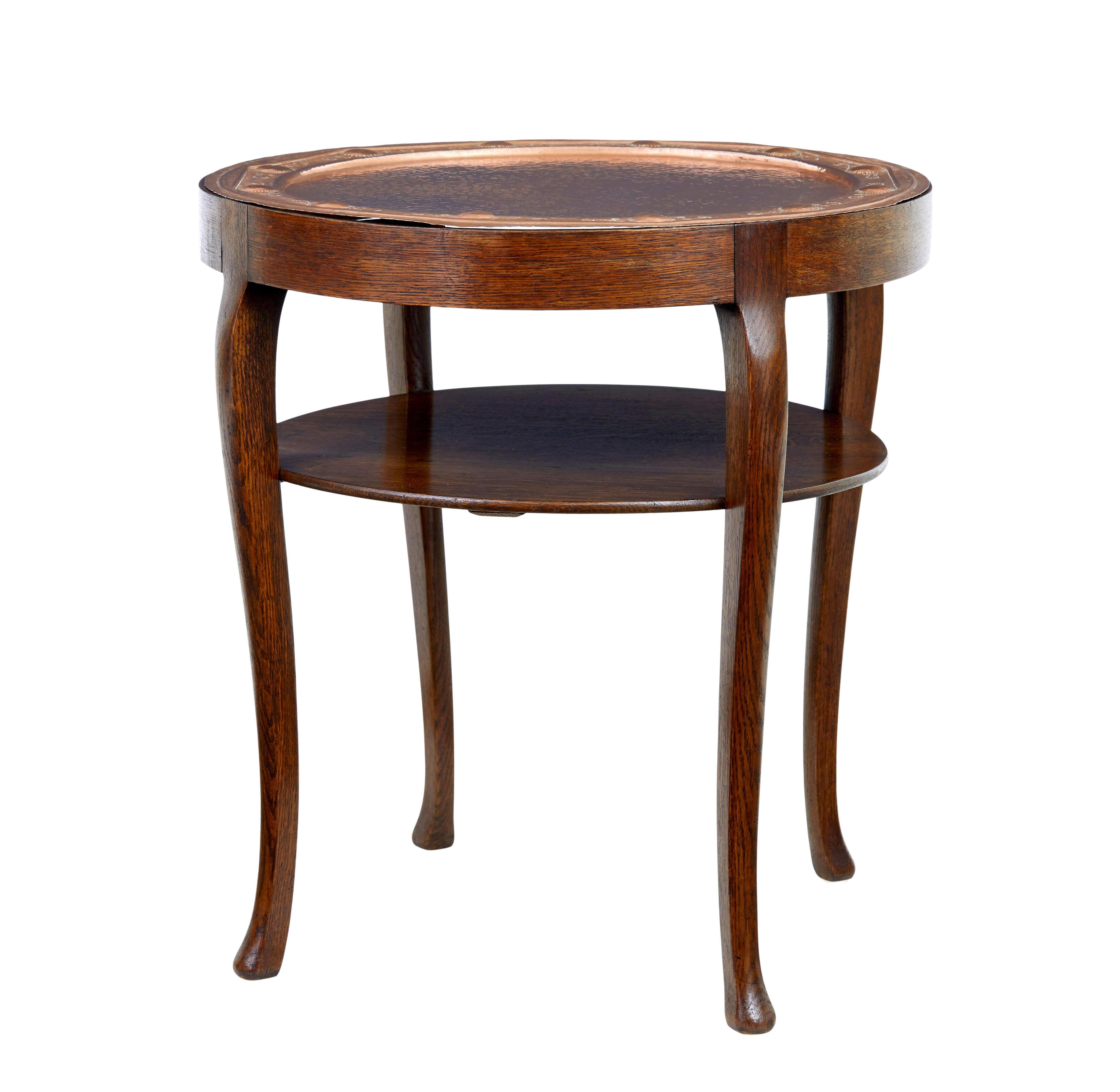 Anglais Table à plateau en cuivre Arts and Crafts de la fin du 19e siècle en vente