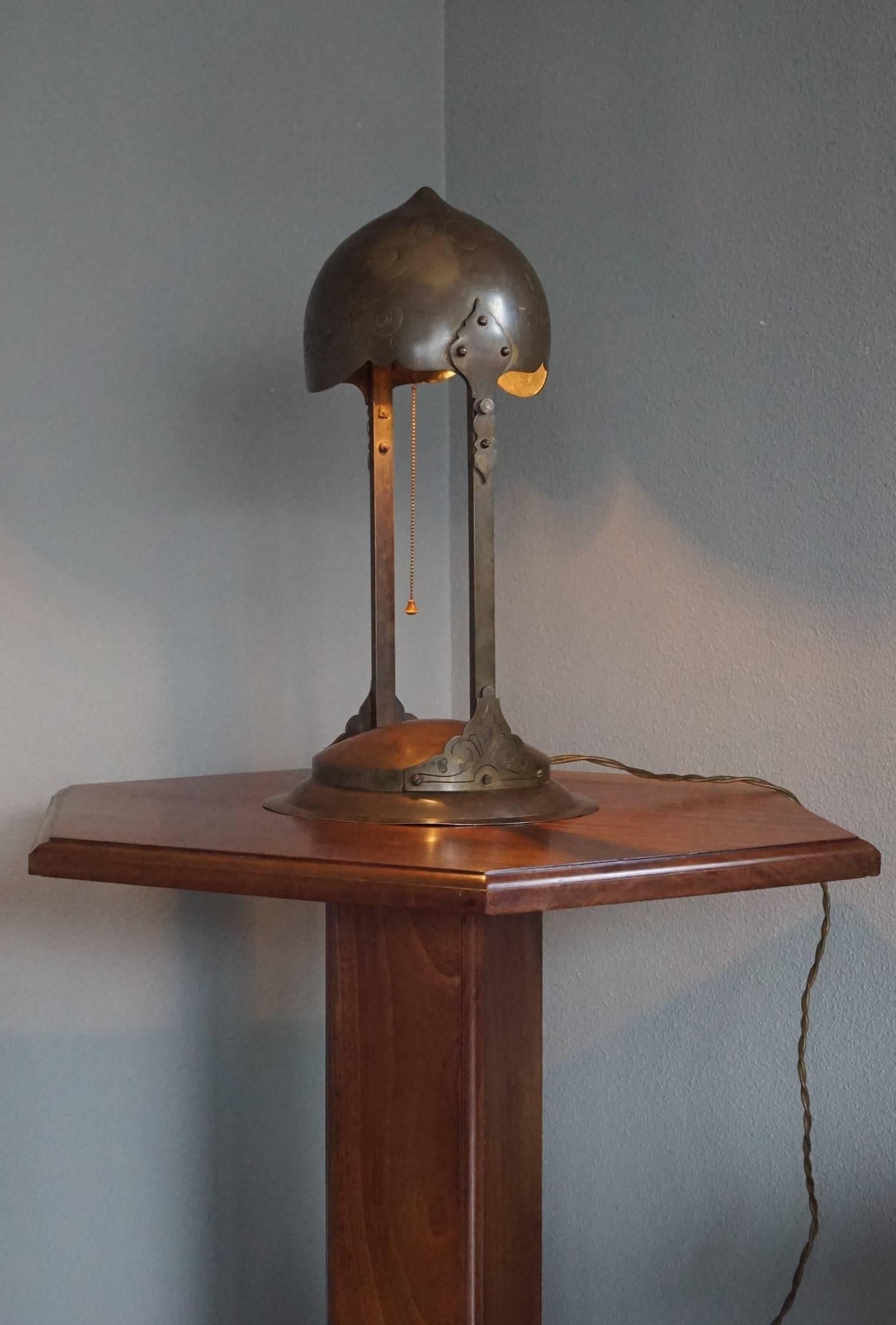 Unique Late 19th Century Arts and Crafts Stylized Tree Table and Desk Lamp In Good Condition In Lisse, NL