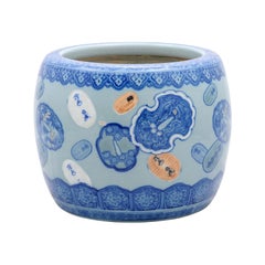 Cache-pot en porcelaine asiatique de la fin du XIXe siècle avec décor de cartouches flottants