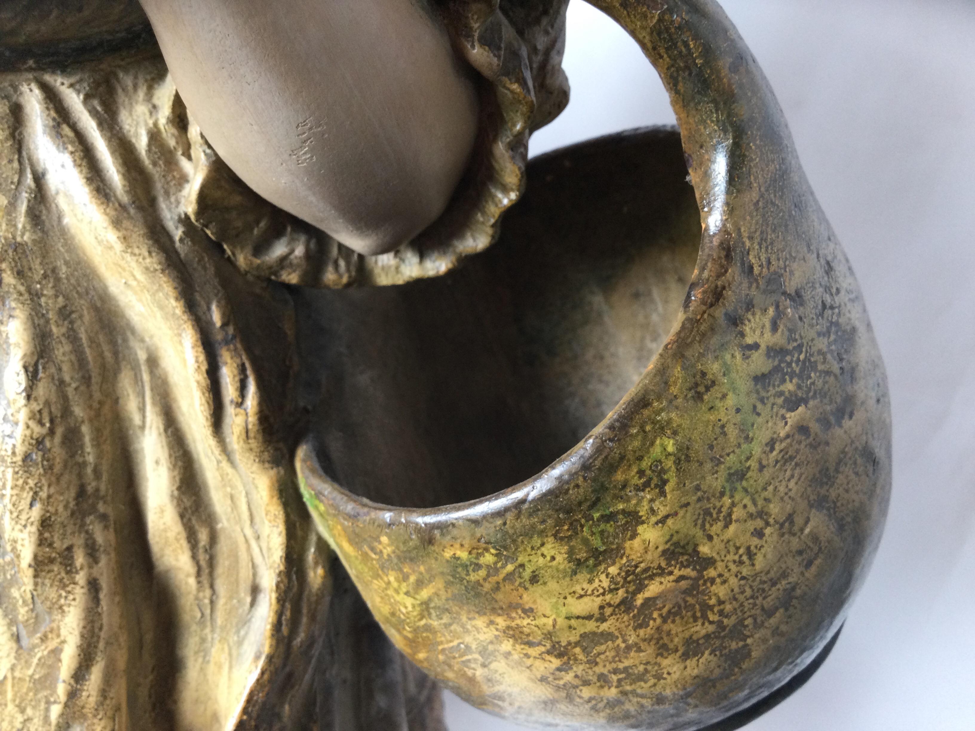 Österreichische Goldscheider-Figur des späten 19. Jahrhunderts  Lampe im Zustand „Hervorragend“ im Angebot in Lambertville, NJ