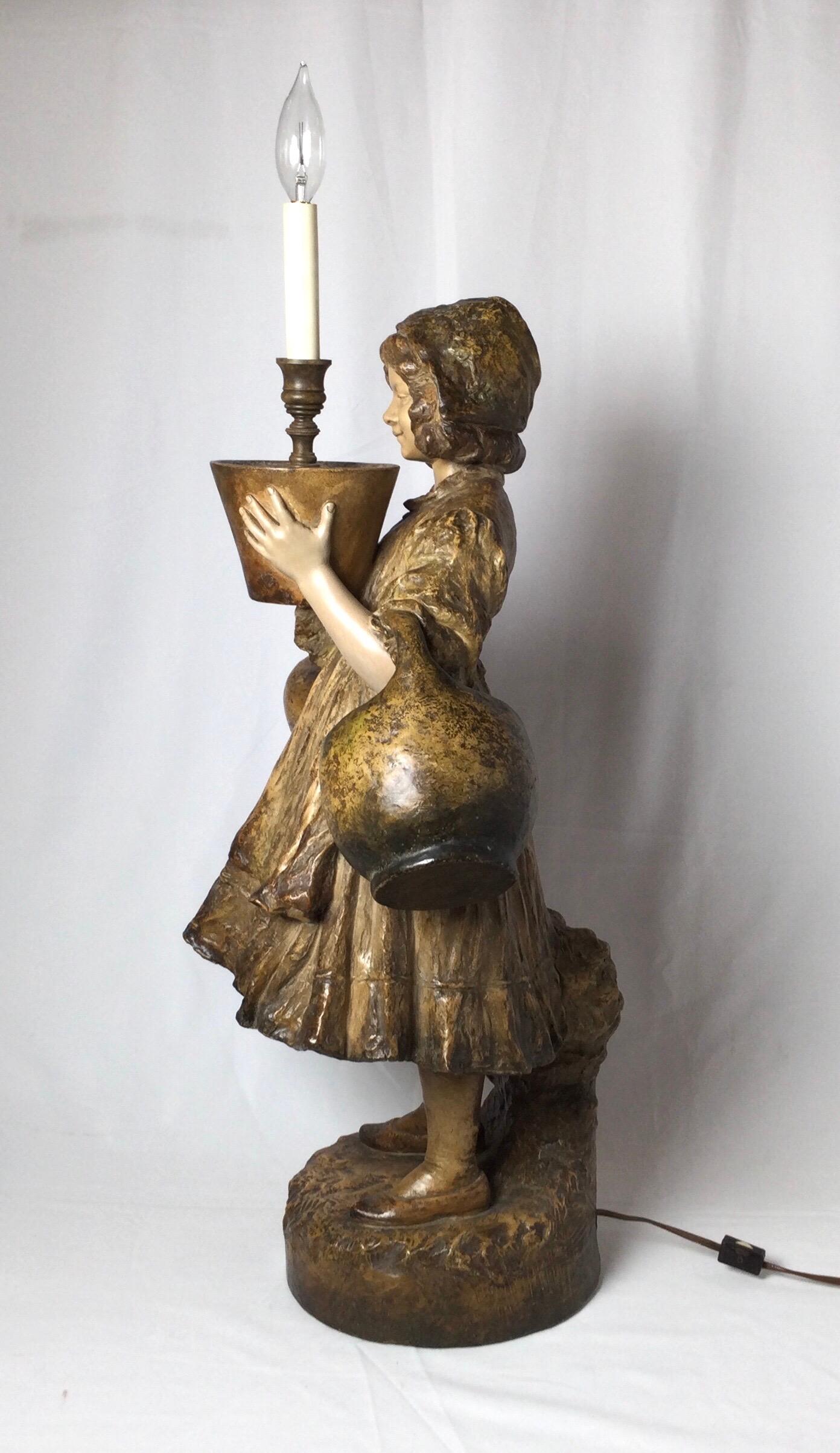 Österreichische Goldscheider-Figur des späten 19. Jahrhunderts  Lampe (Spätes 19. Jahrhundert) im Angebot