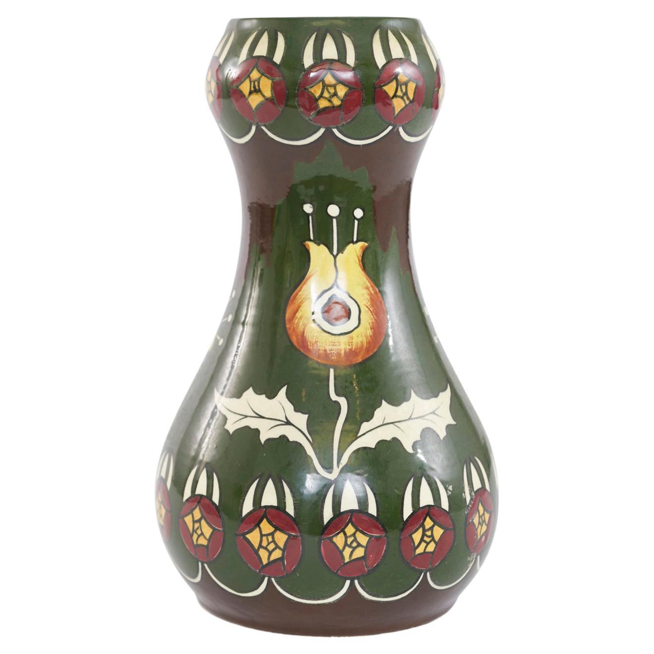 Vase en porcelaine autrichienne de la fin du XIXe siècle