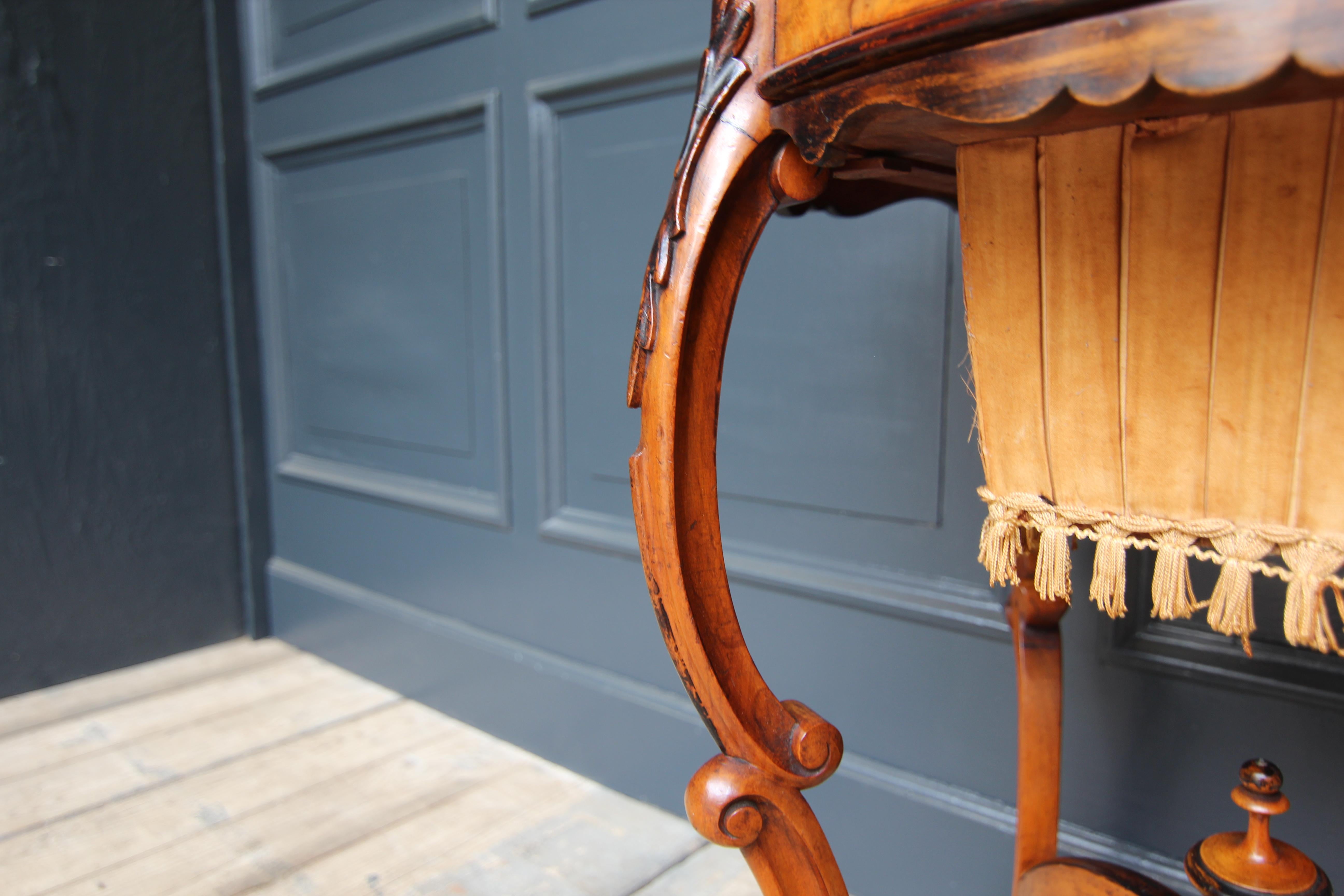 Late 19th Century Austrian Sewing Table For Sale 7