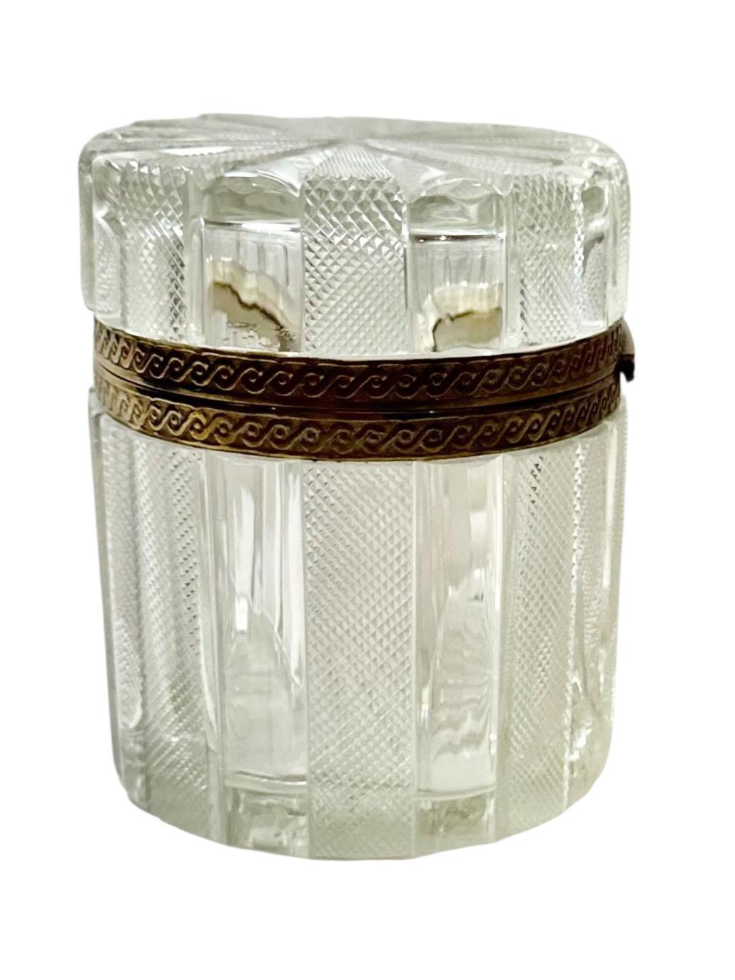 Boîte ovale en cristal de Baccarat de la fin du 19e siècle Bon état - En vente à Tampa, FL
