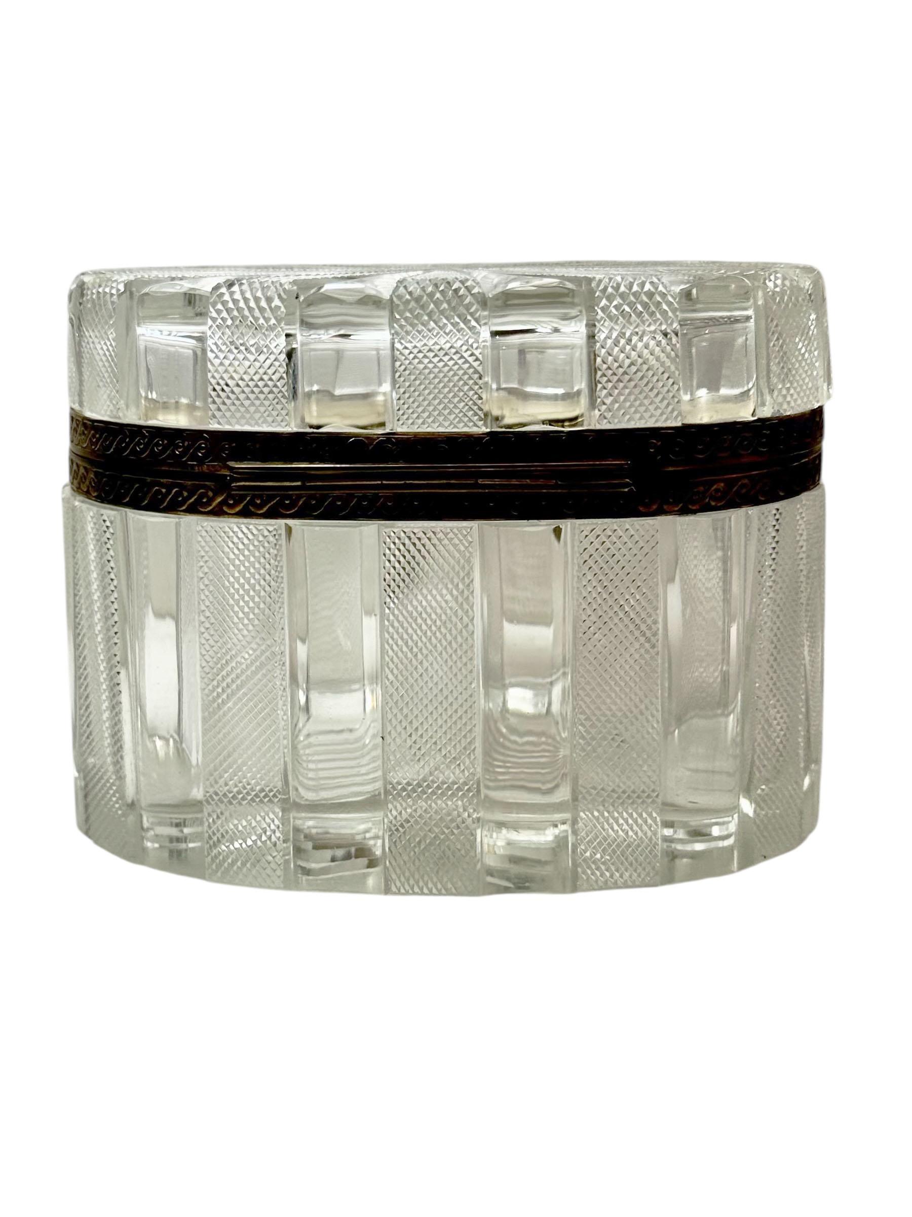 Fin du XIXe siècle Boîte ovale en cristal de Baccarat de la fin du 19e siècle en vente
