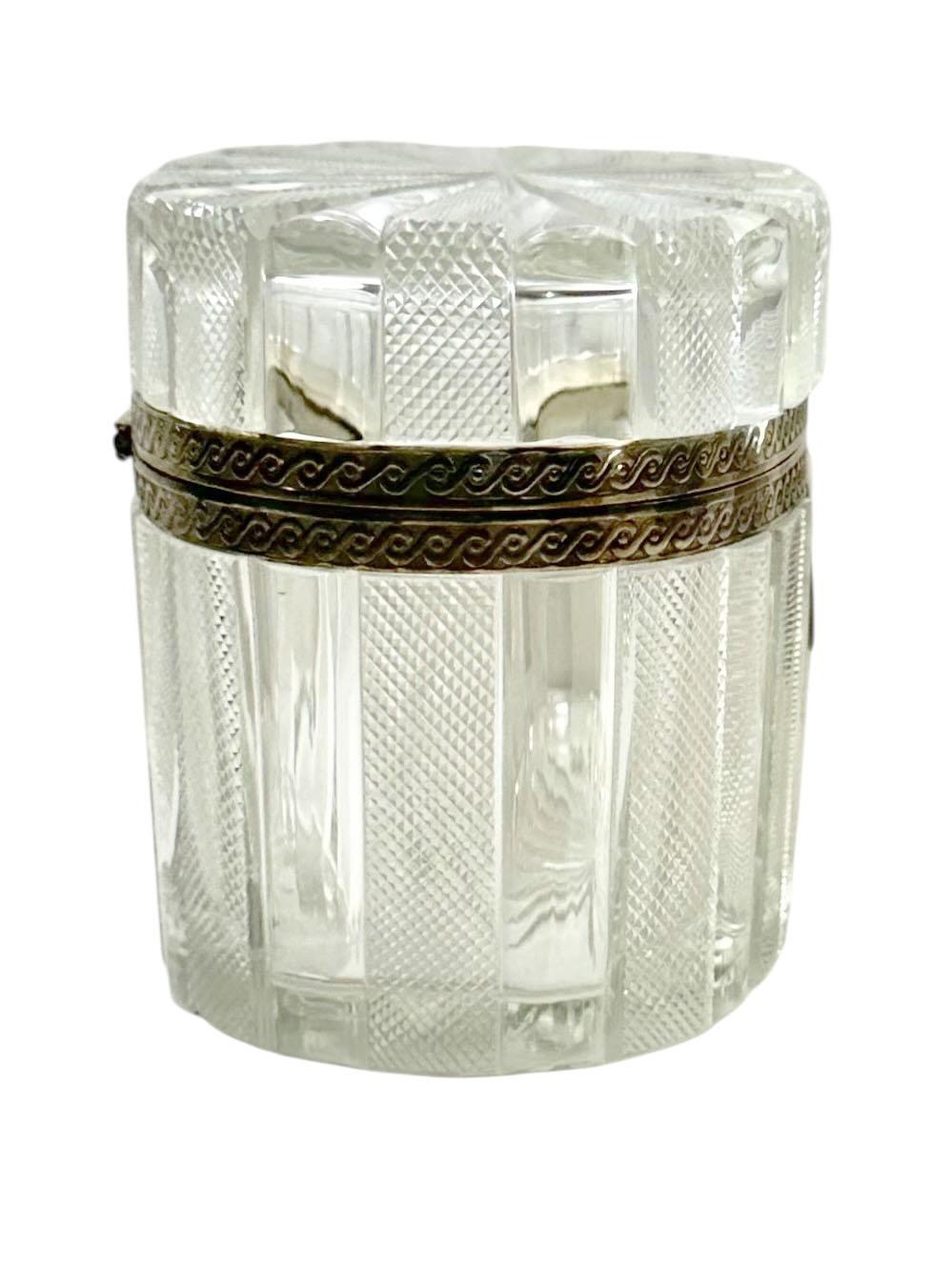 Bronze Boîte ovale en cristal de Baccarat de la fin du 19e siècle en vente