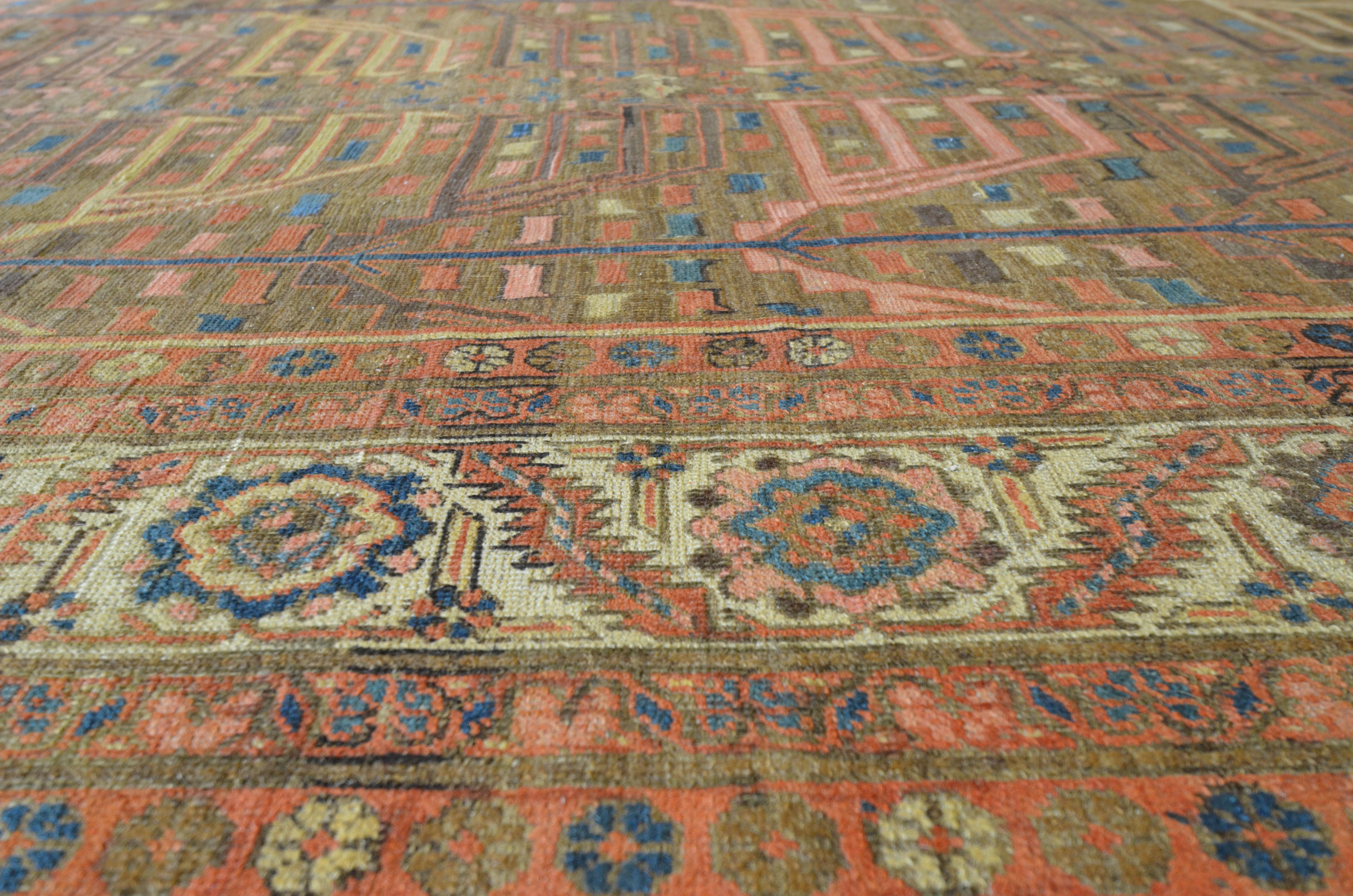 Late 19th Century Hand-Woven Bakhshaish Rug from North West Persia In Good Condition For Sale In West Hollywood, CA