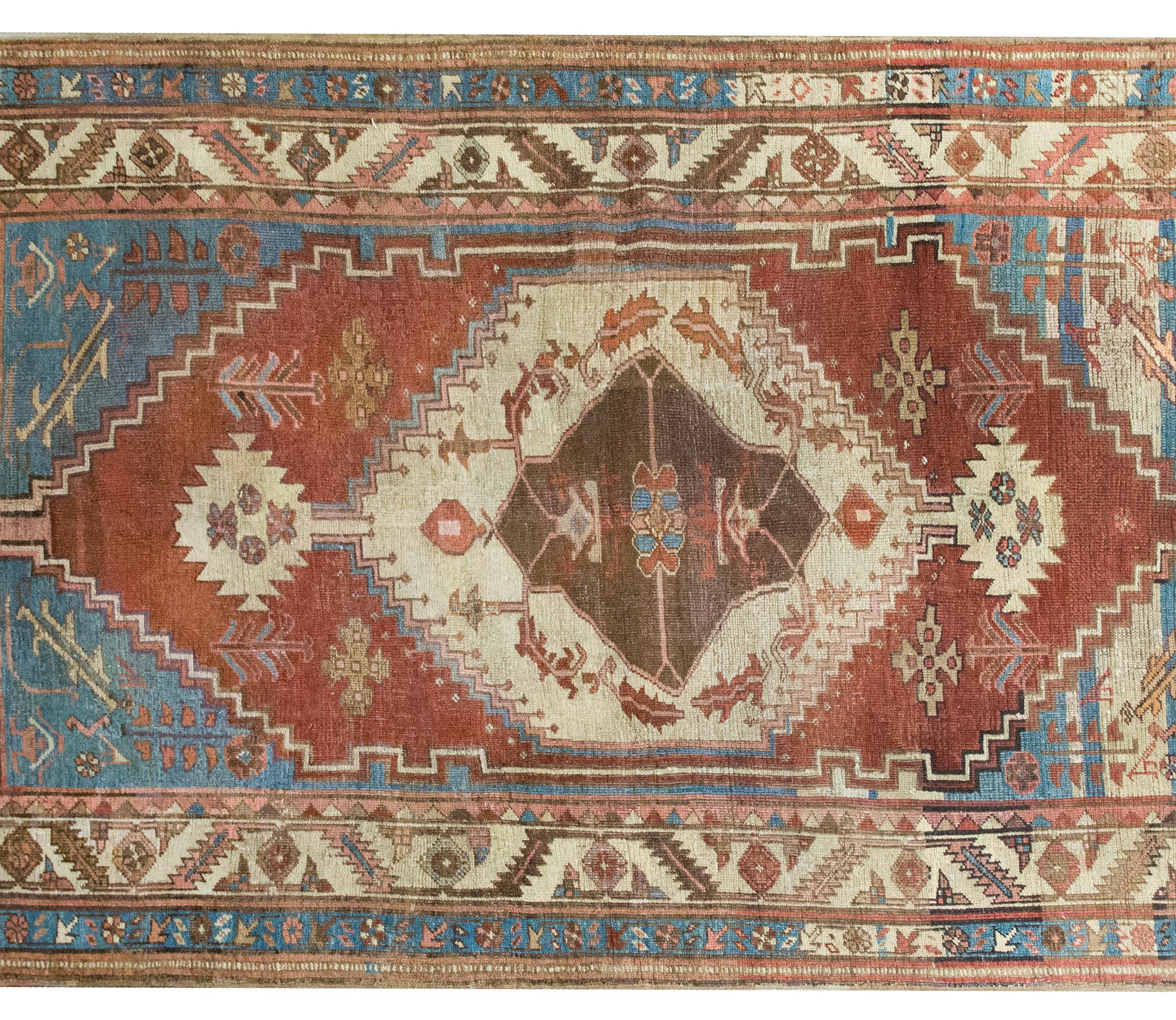 Persiano Tappeto Bakshaish della fine del XIX secolo in vendita