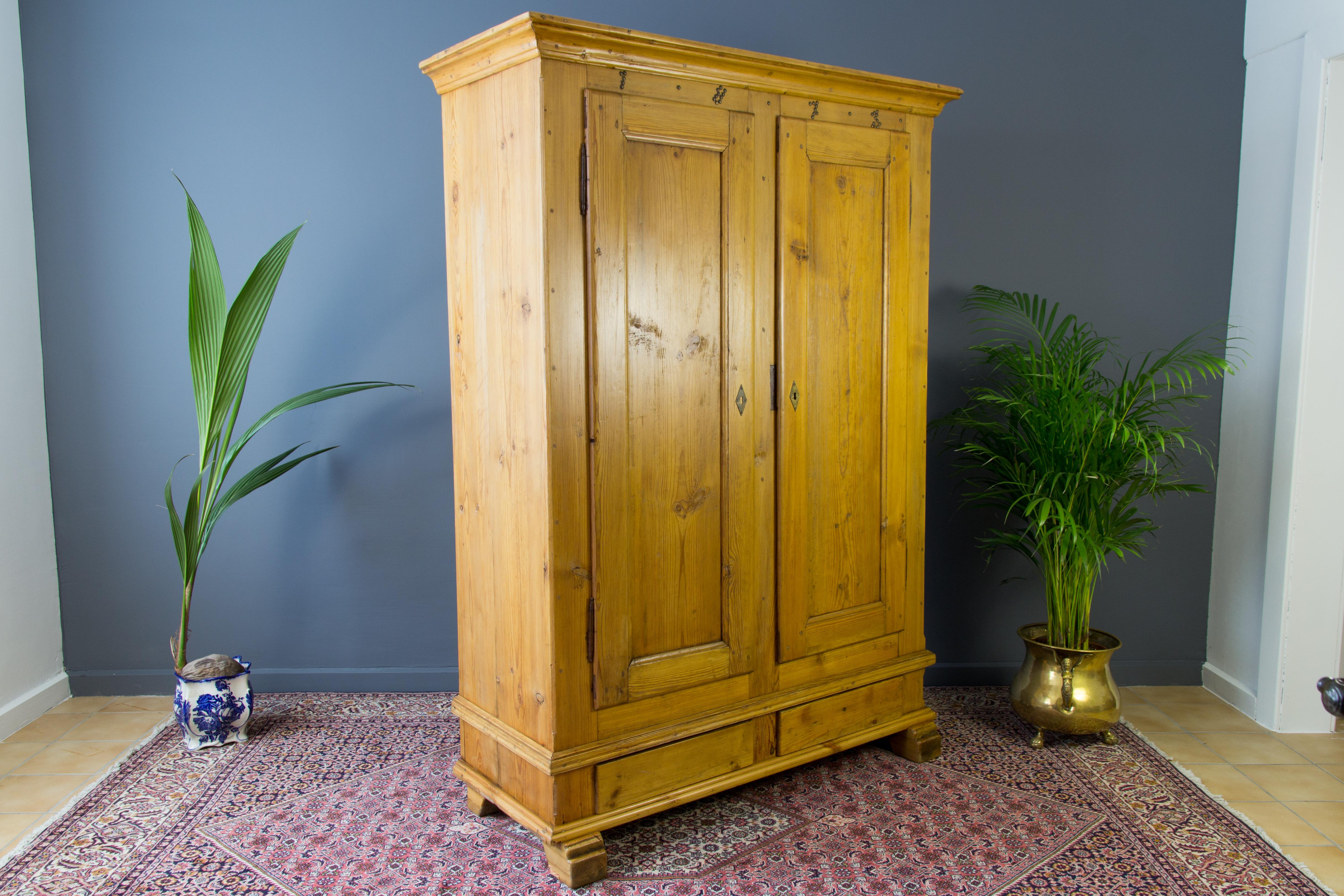 Late 19th Century Baltic Pine Armoire 6