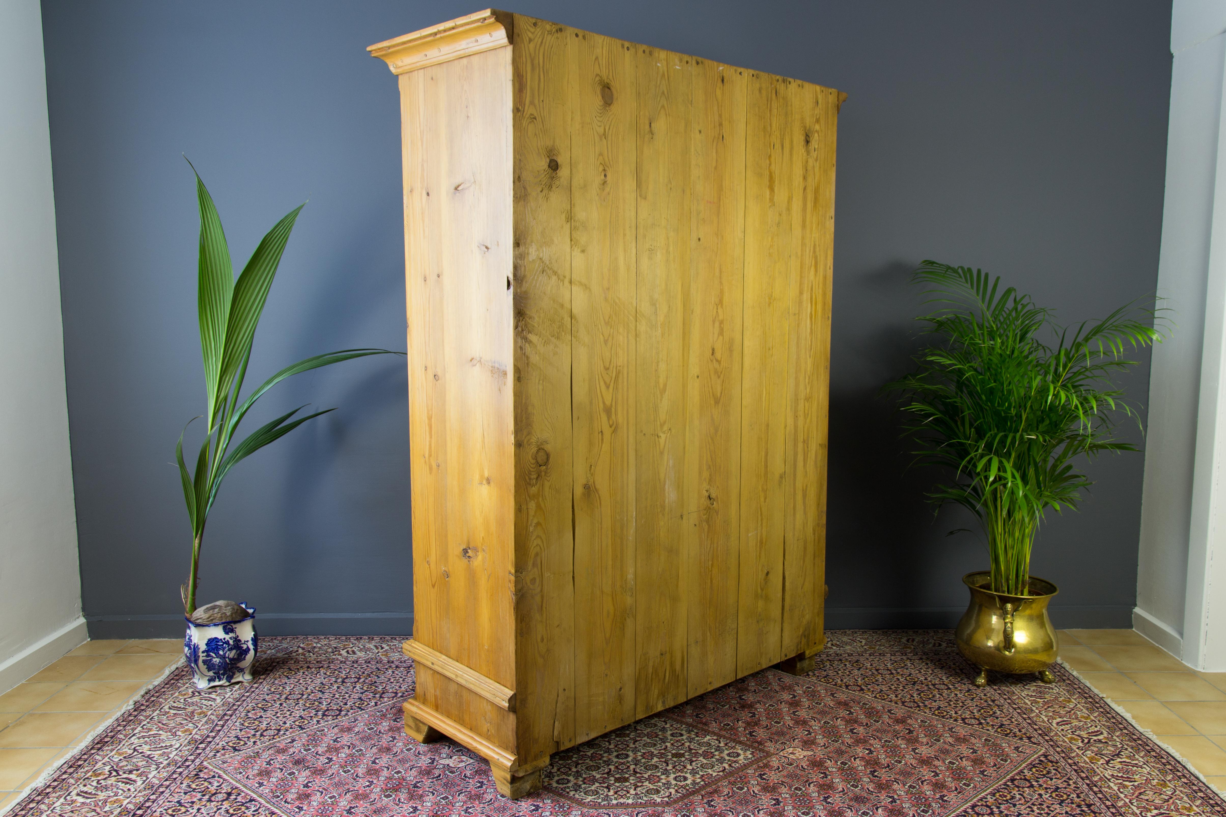 Late 19th Century Baltic Pine Armoire 10