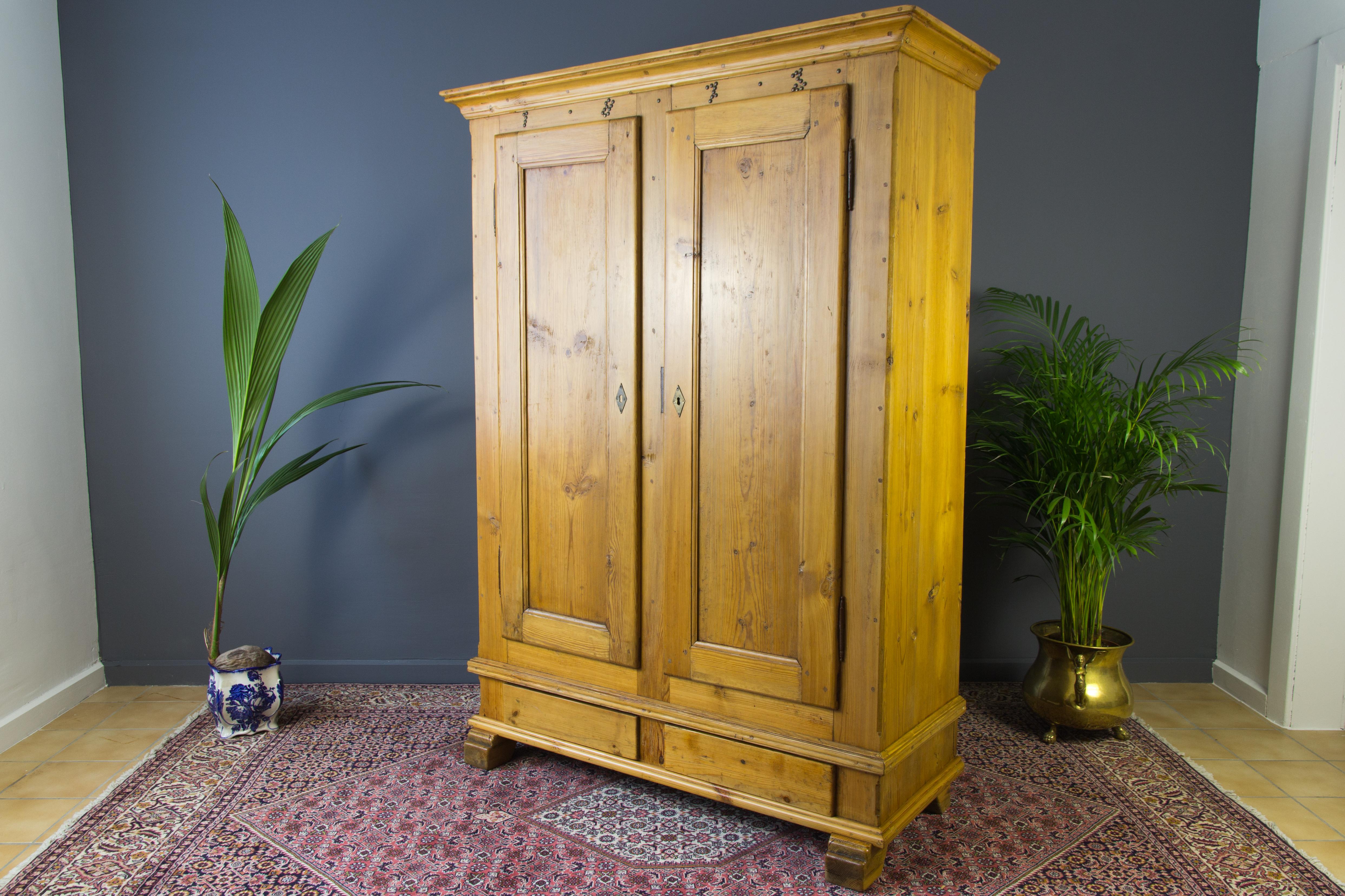 Late 19th Century Baltic Pine Armoire 12