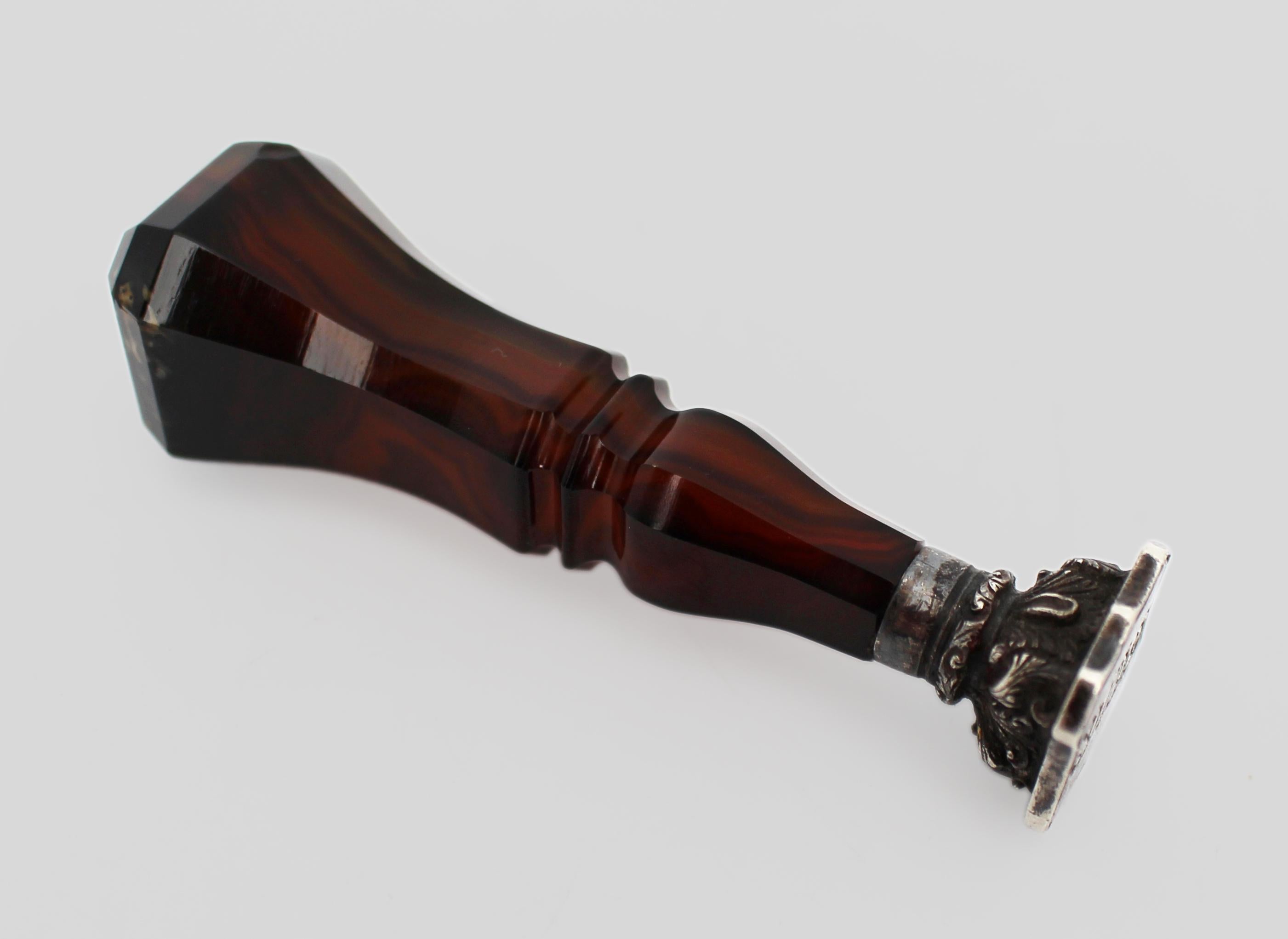 Late 19th Century Banded Agate and Silver-Plated Wax Seal with Gothic Monogram In condizioni buone in vendita a Worcester, GB