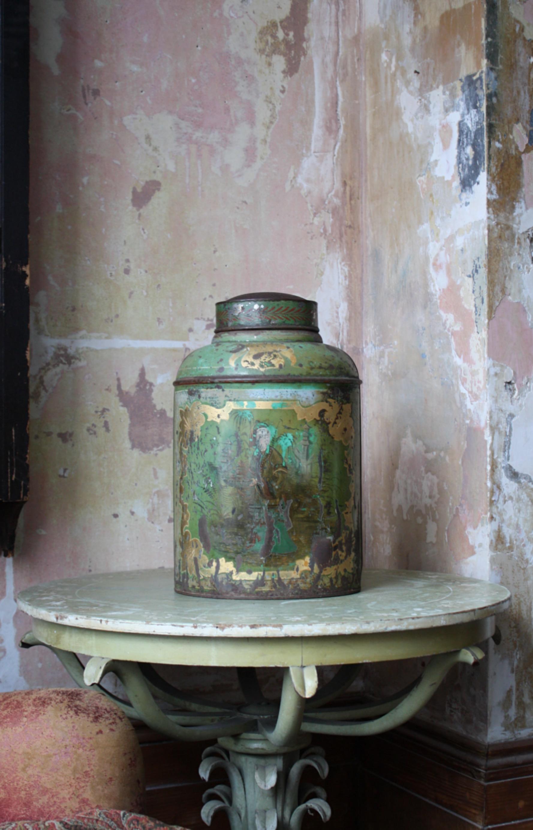 Late 19th Century Bartlett & Son Japanned Green Tole Tea Canister In Fair Condition For Sale In Lowestoft, GB