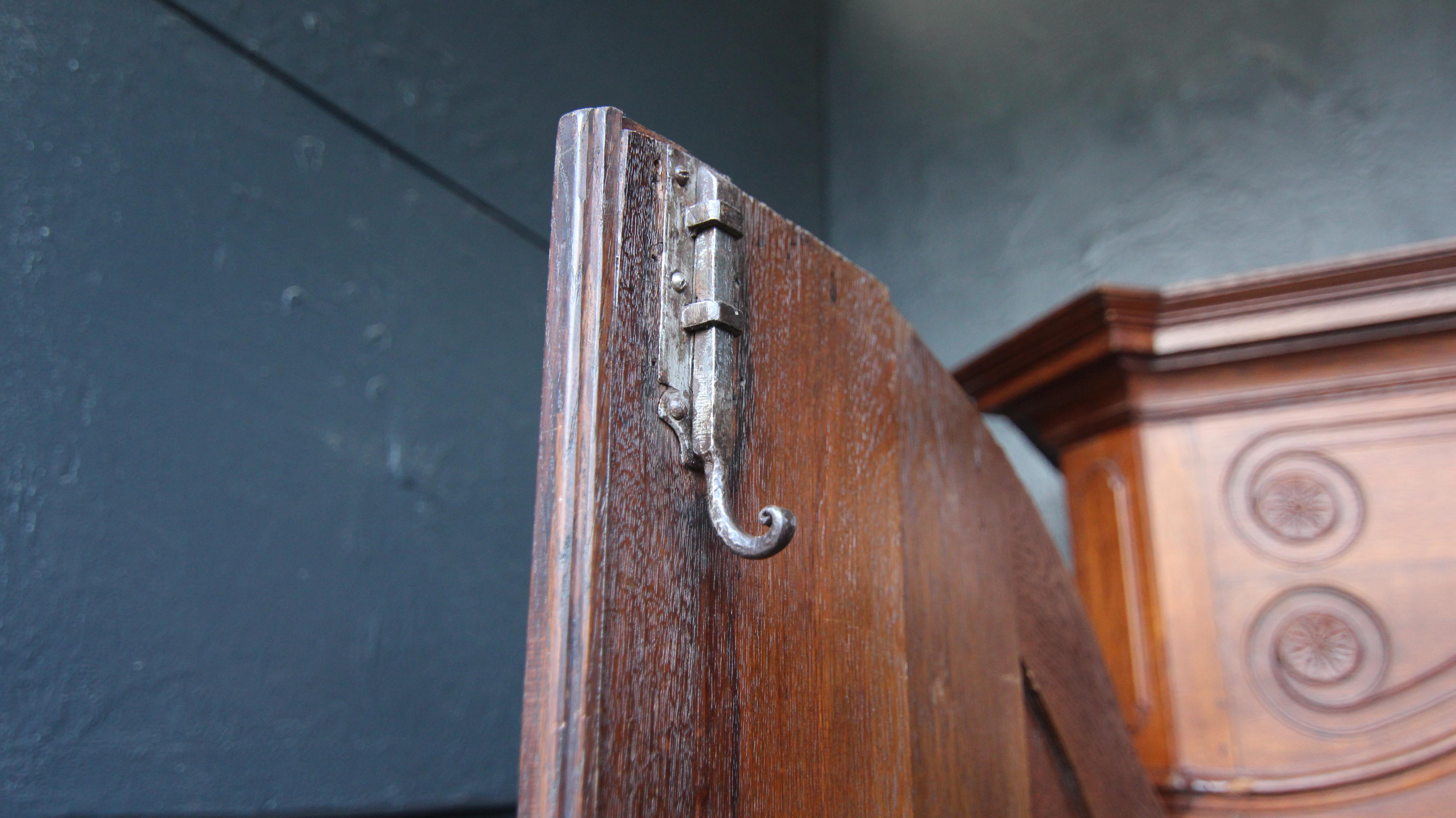 Late 19th Century Belgian Oak Wardrobe or Cabinet In Good Condition In Dusseldorf, DE