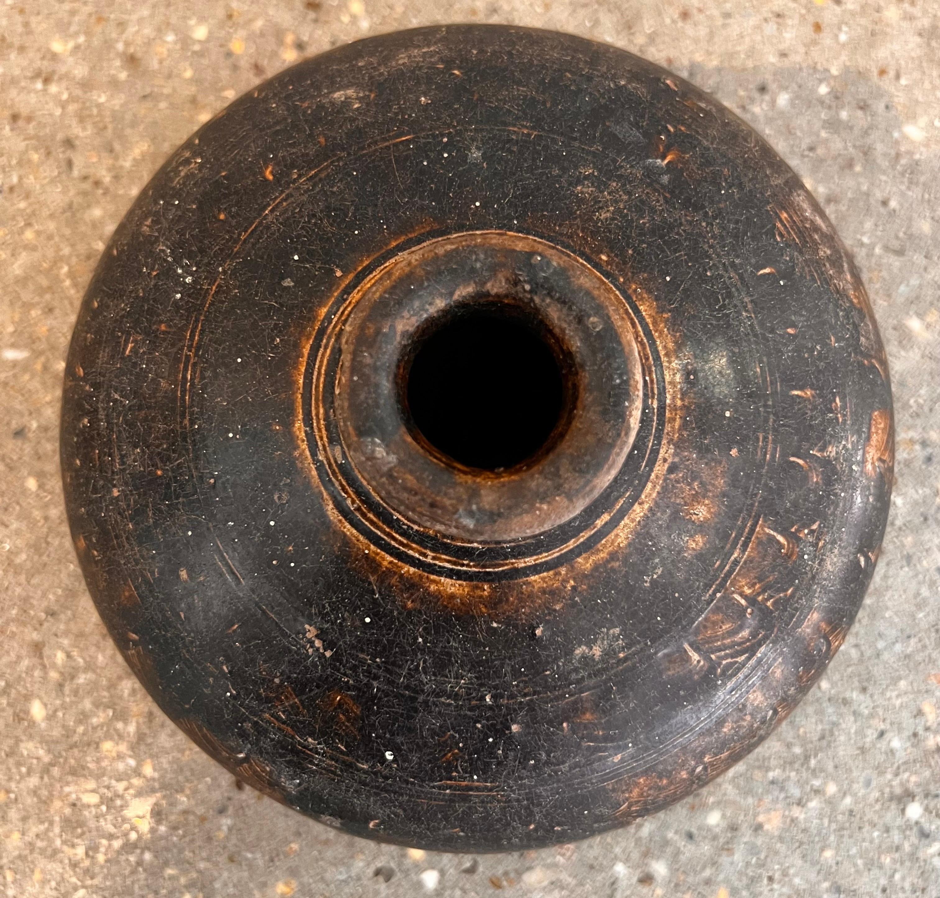 Late 19th Century Black/Brown Etched Burmese Ceramic Vessel In Good Condition For Sale In Chicago, IL