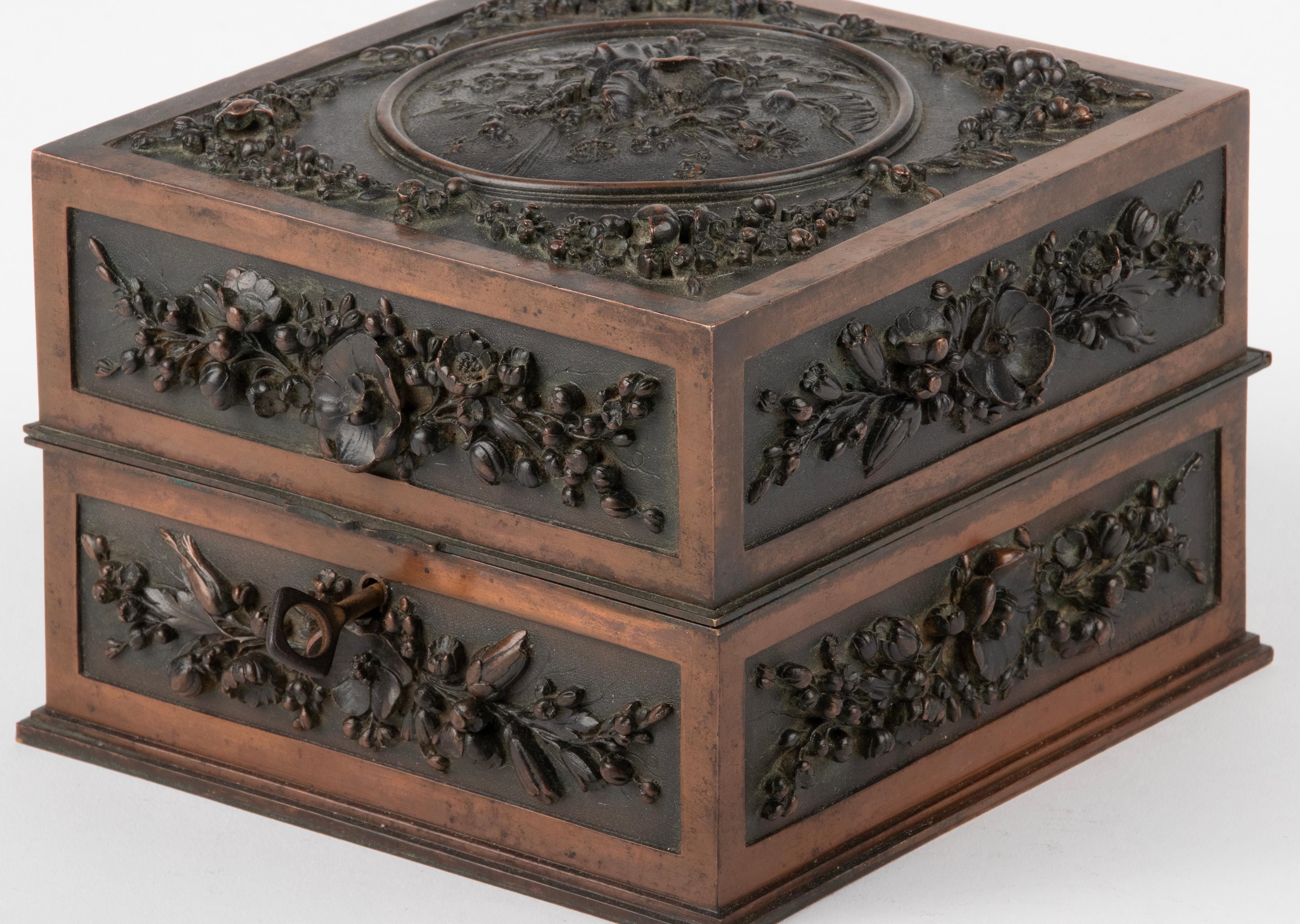 Boîte décorative en bronze de la Forêt-Noire de la fin du XIXe siècle par Leopold Oudry & Cie. en vente 6