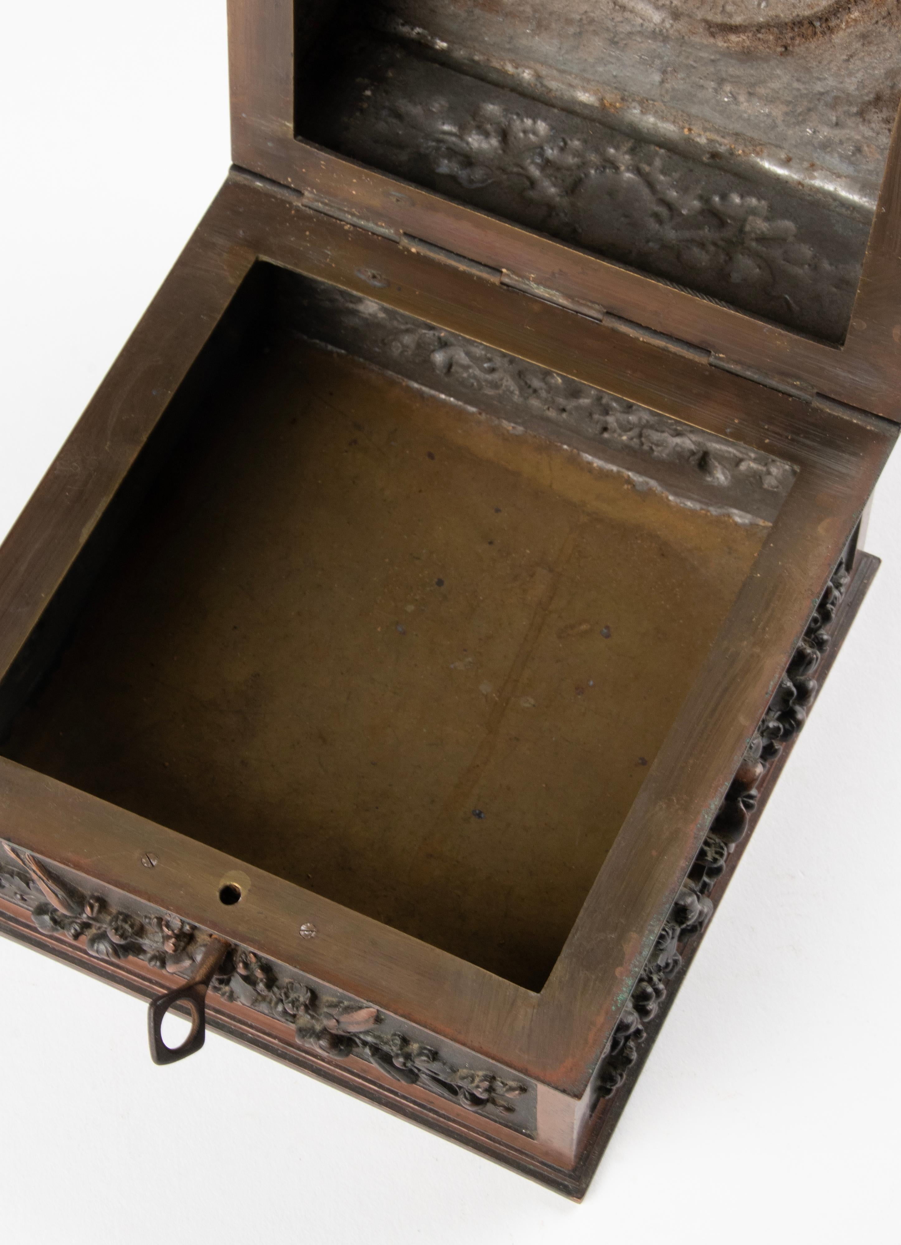 Late 19th Century Black Forest Bronze Decorative Box by Leopold Oudry & Cie. For Sale 6